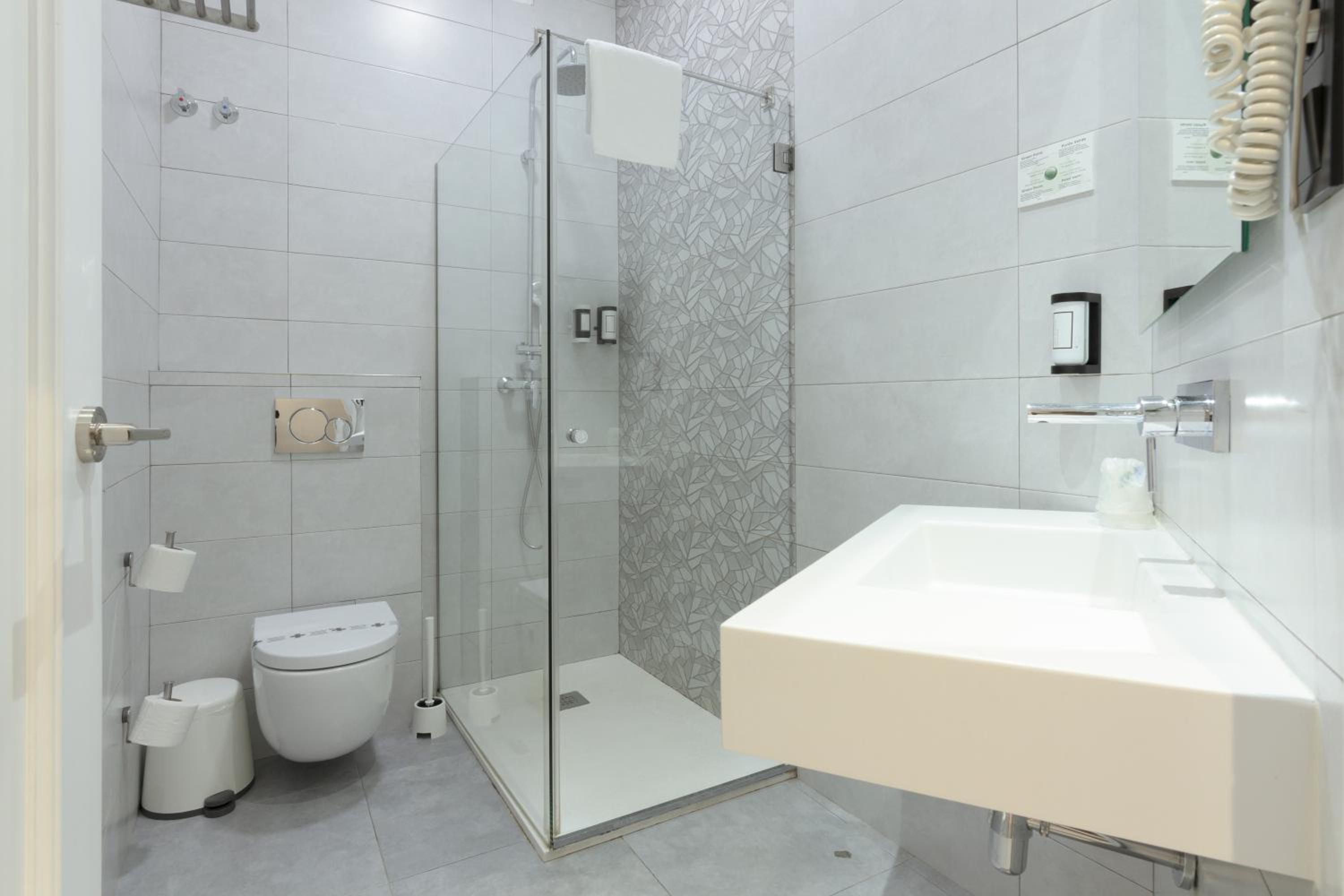 One-Bedroom Apartment (4 Adults) - Photo 7