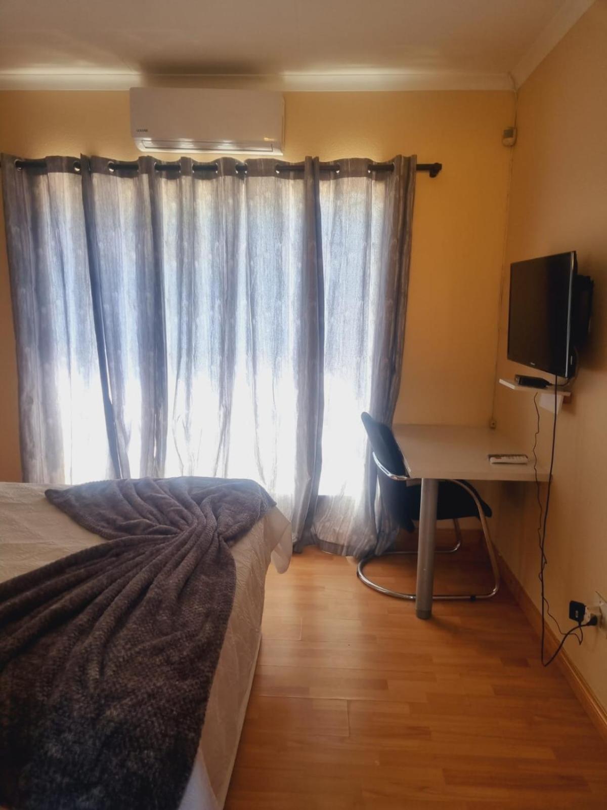 Deluxe Twin Room photo 3