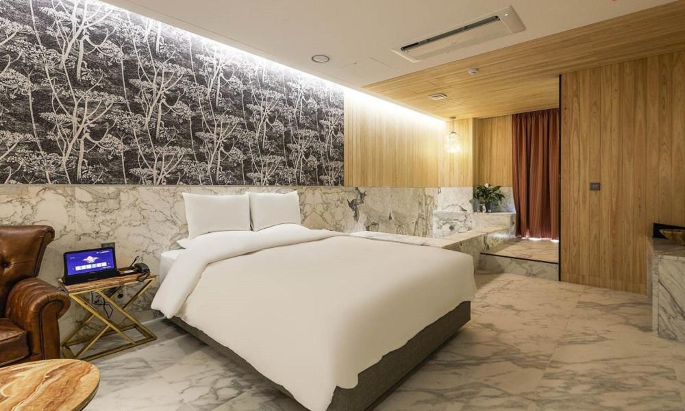 Superior King Room - Photo 4