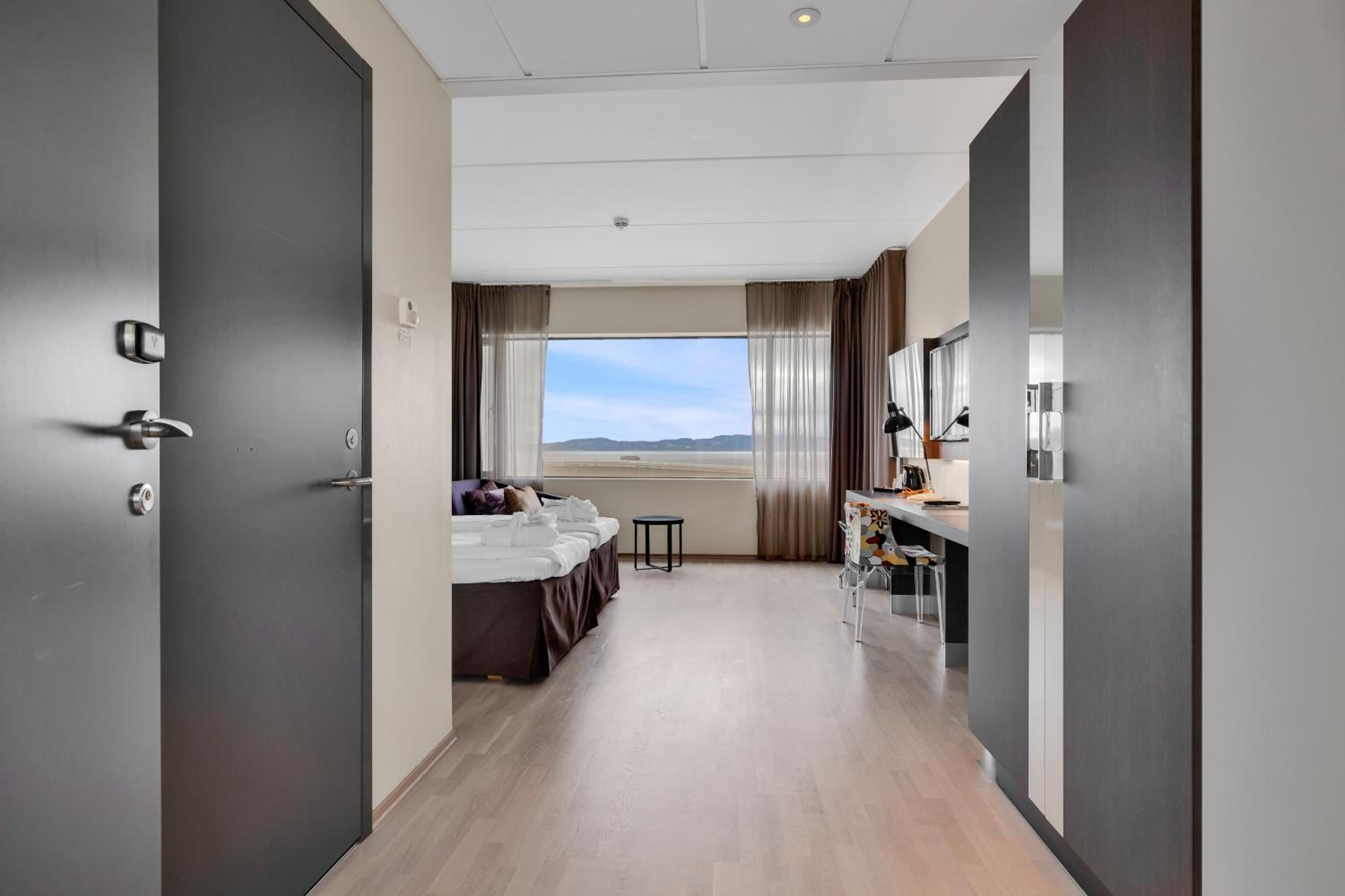 Deluxe Double or Twin Room - Photo 6