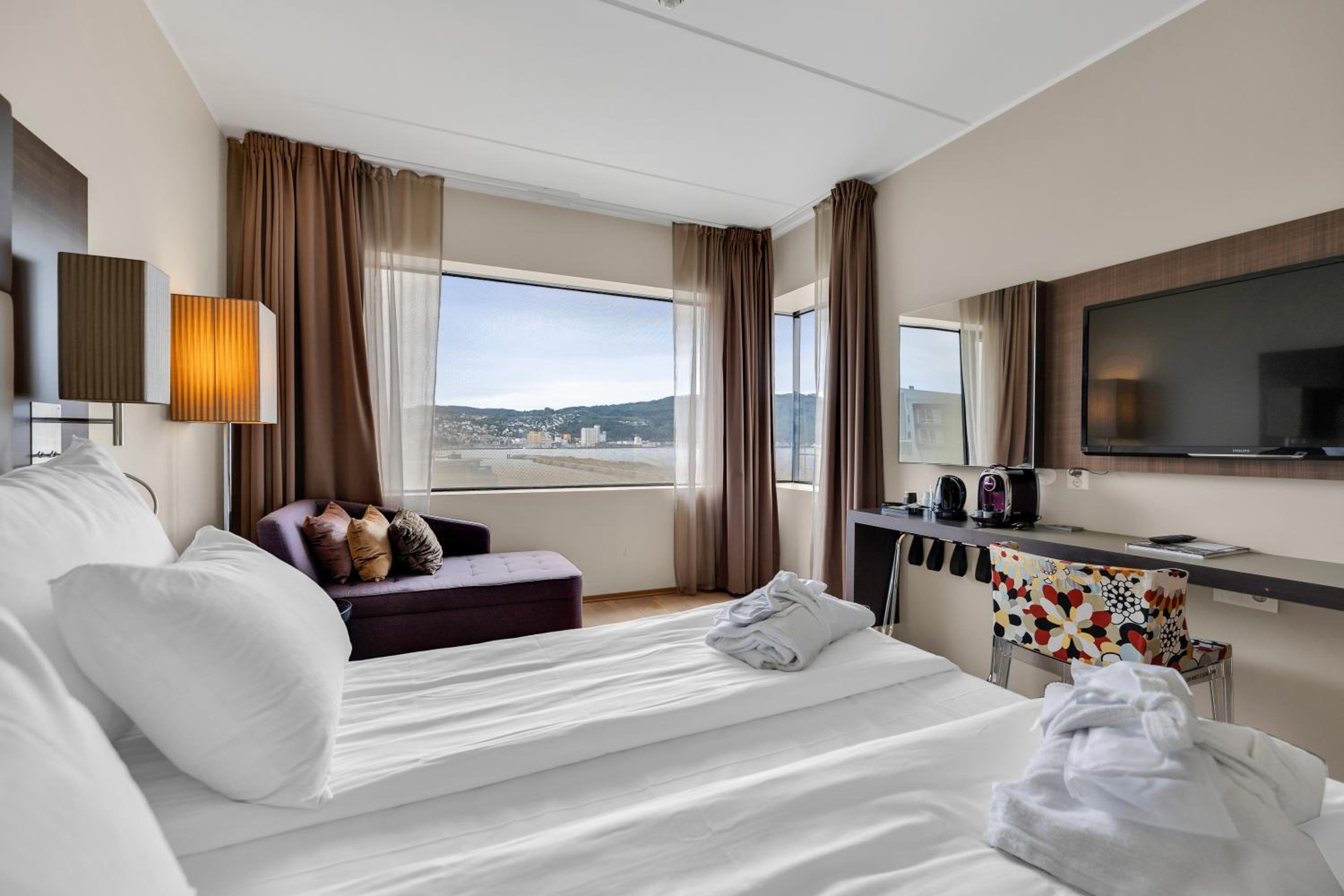 Deluxe Double or Twin Room - Photo 9