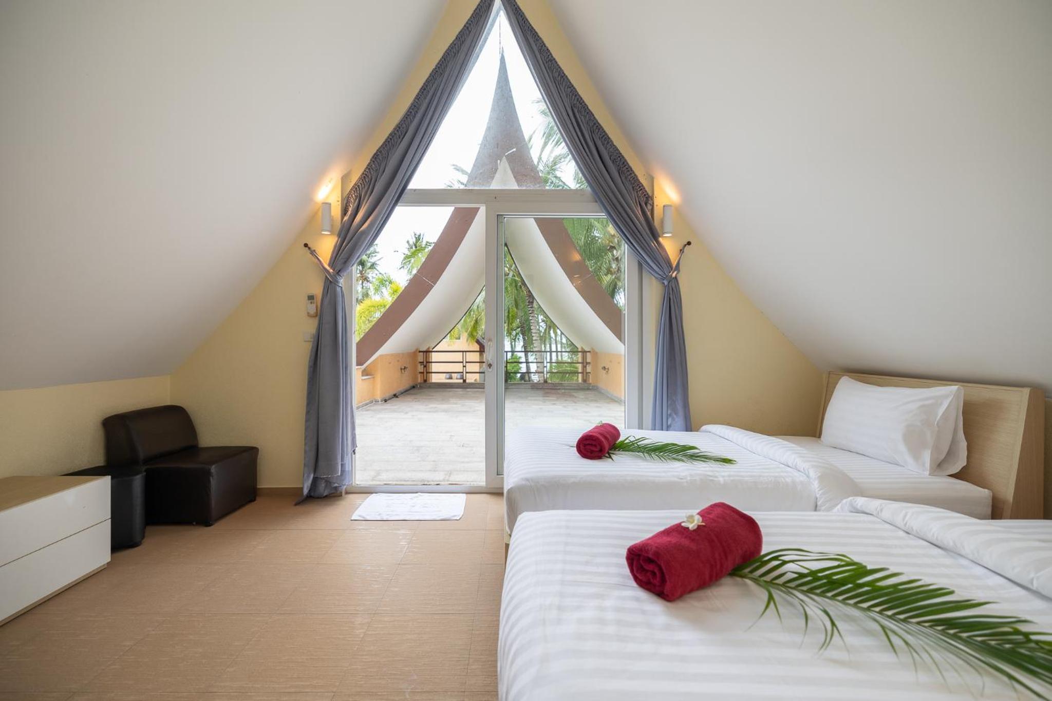Three-Bedroom Villa with Sea View  - Photo 8