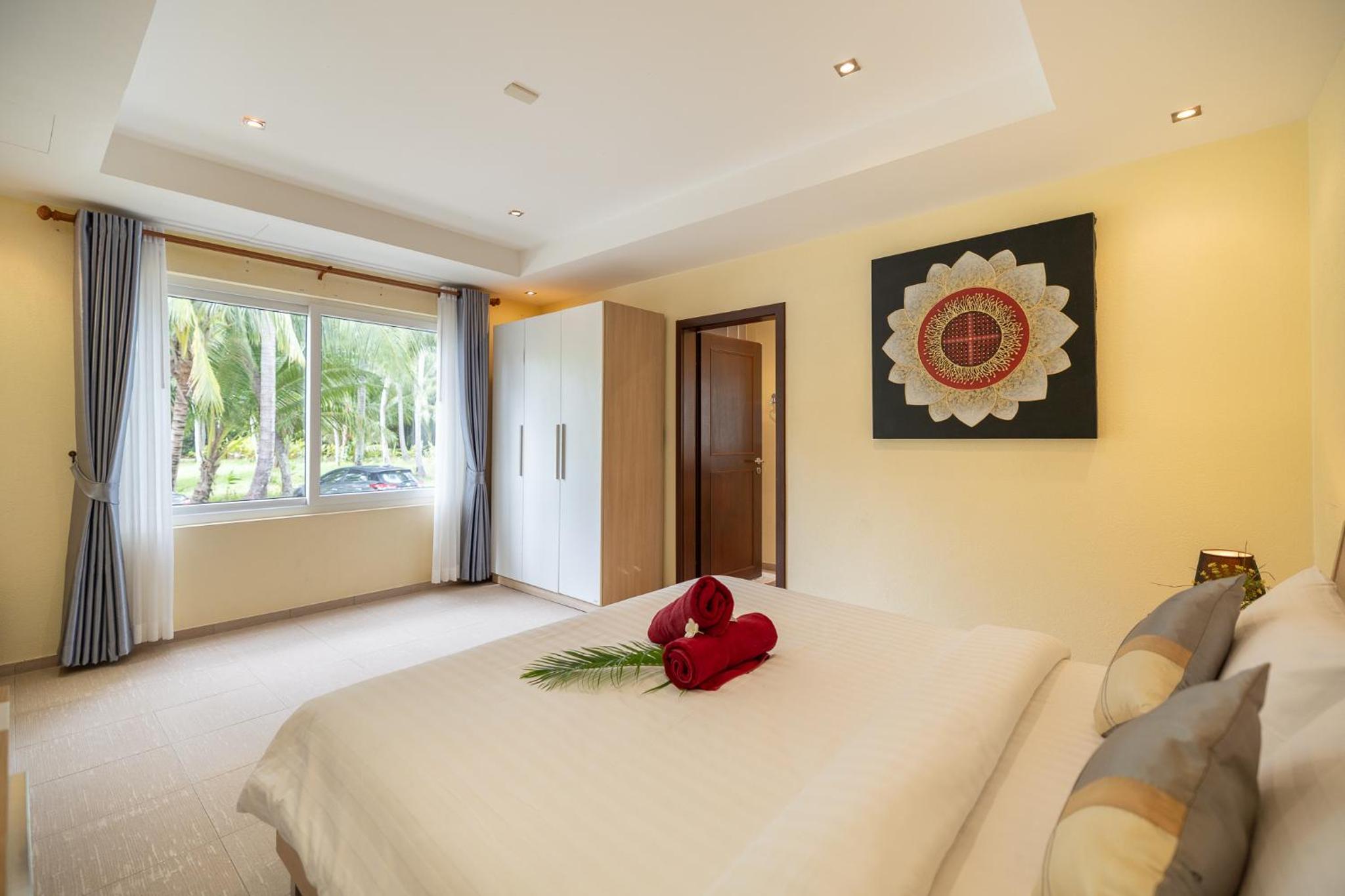 Three-Bedroom Villa with Sea View  - Photo 15