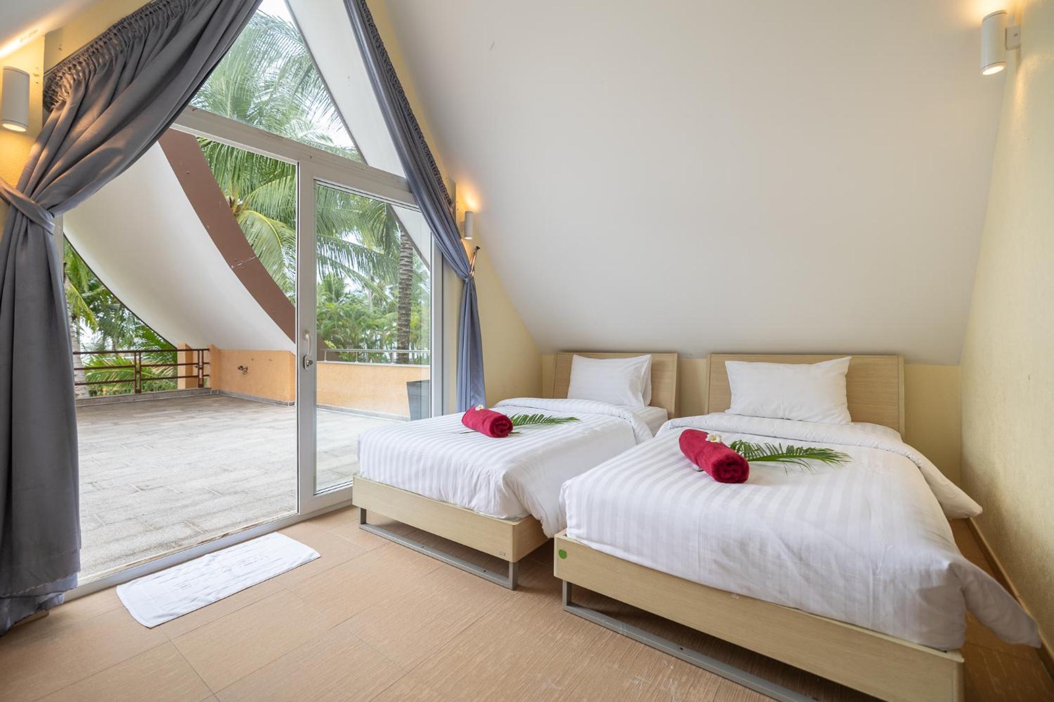 Three-Bedroom Villa with Sea View  - Photo 9