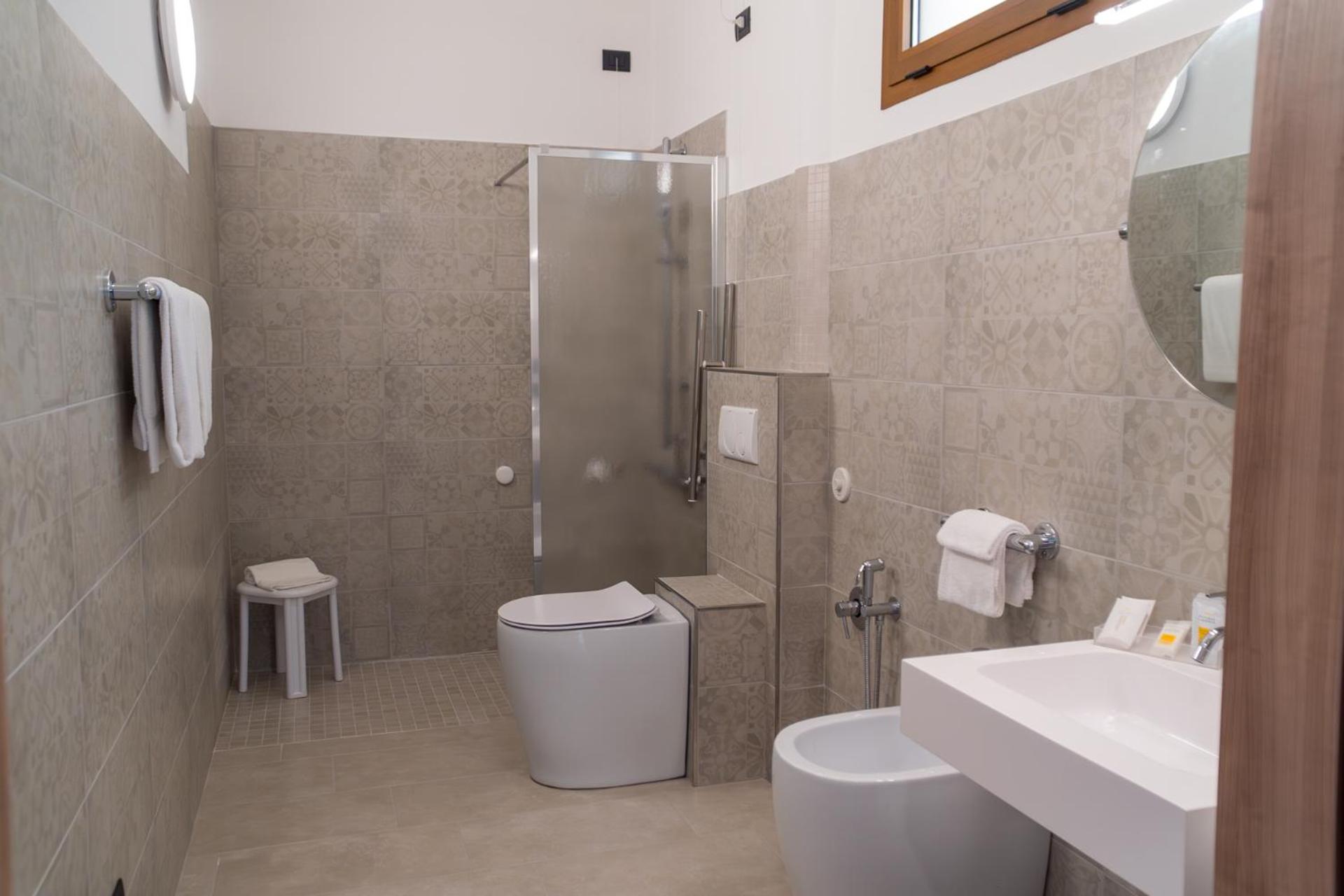 Comfort Room - Photo 2