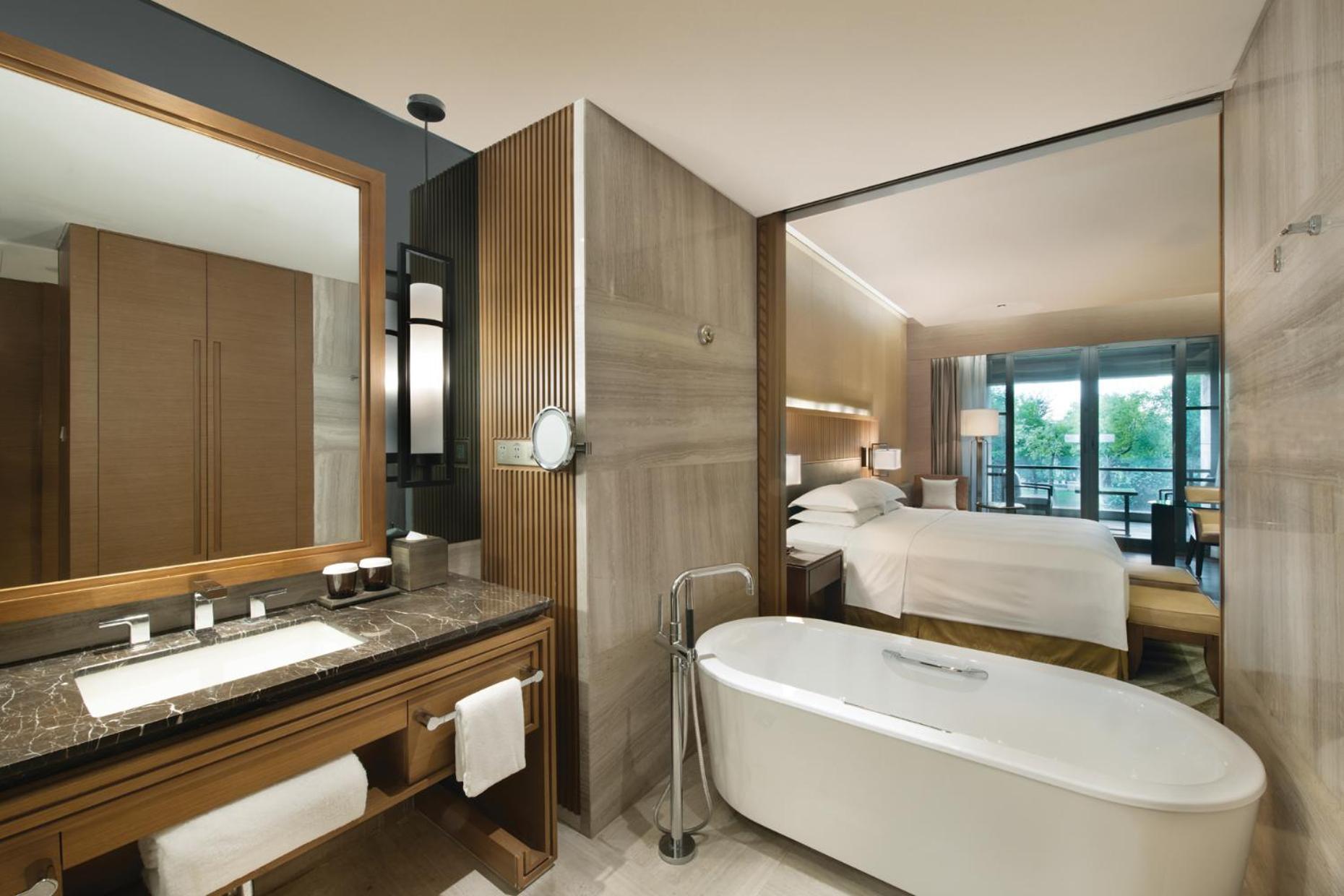 King Room with Roll-In Shower - Disability Access