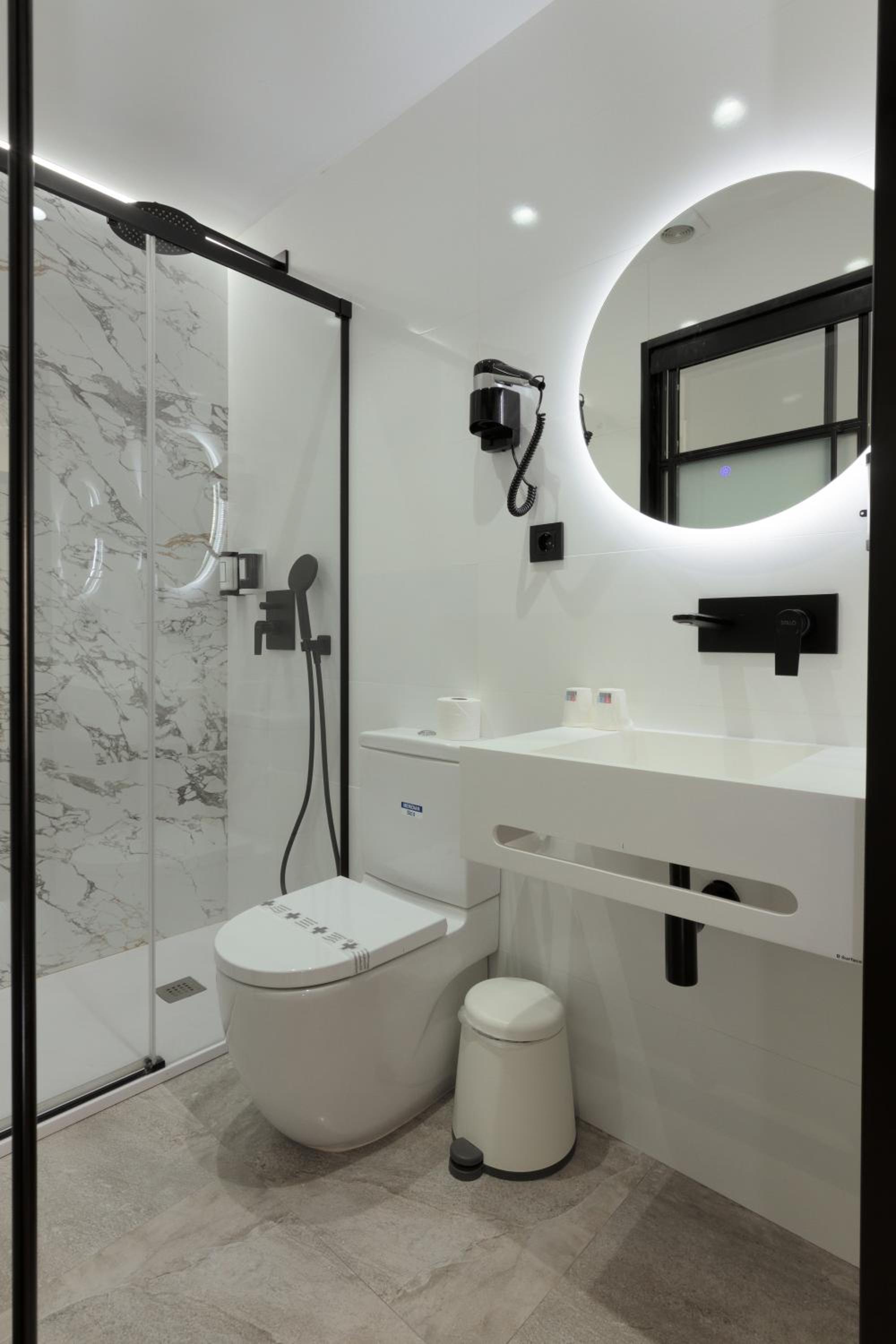 Superior Double or Twin Room - Photo 17