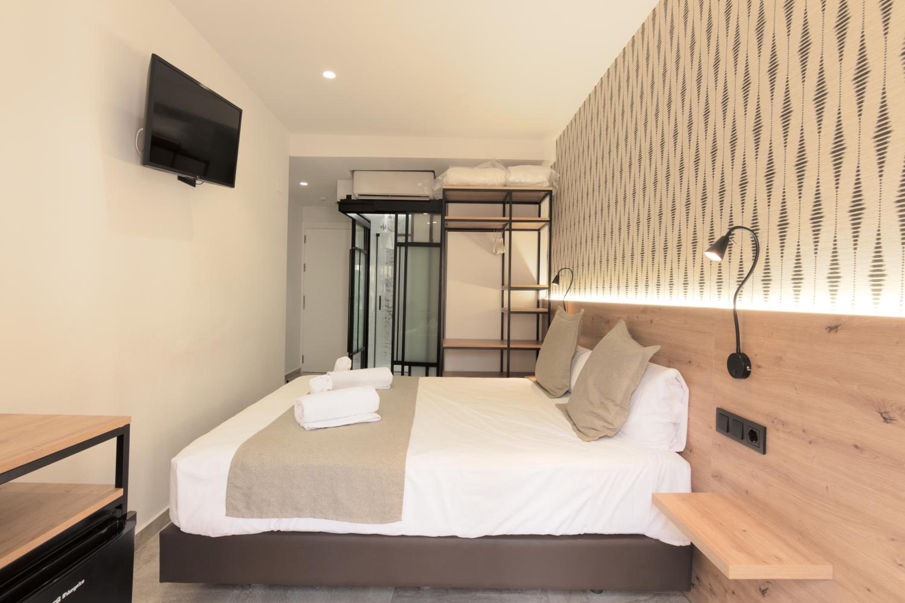 Superior Double or Twin Room - Photo 15