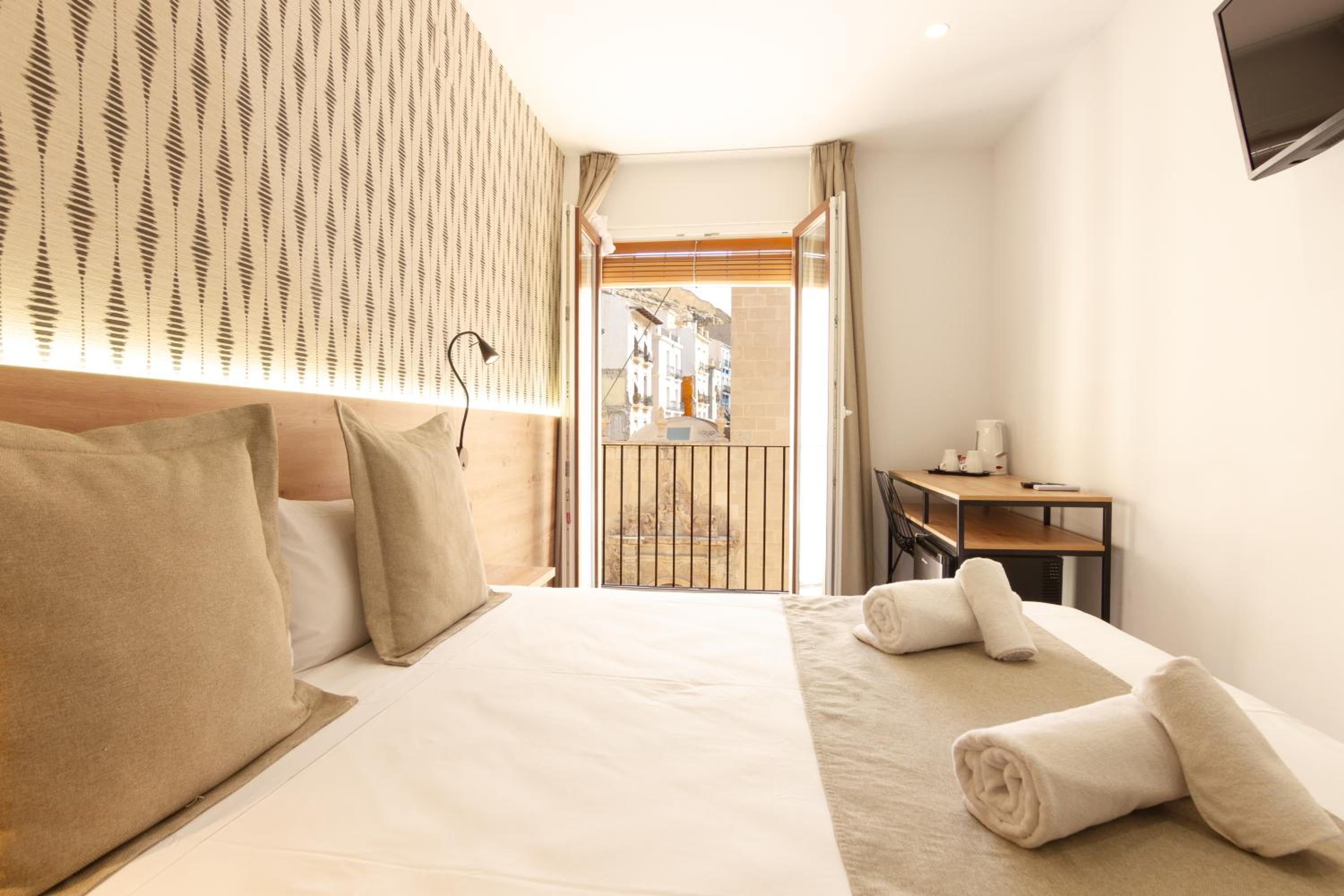 Superior Double or Twin Room - Photo 16