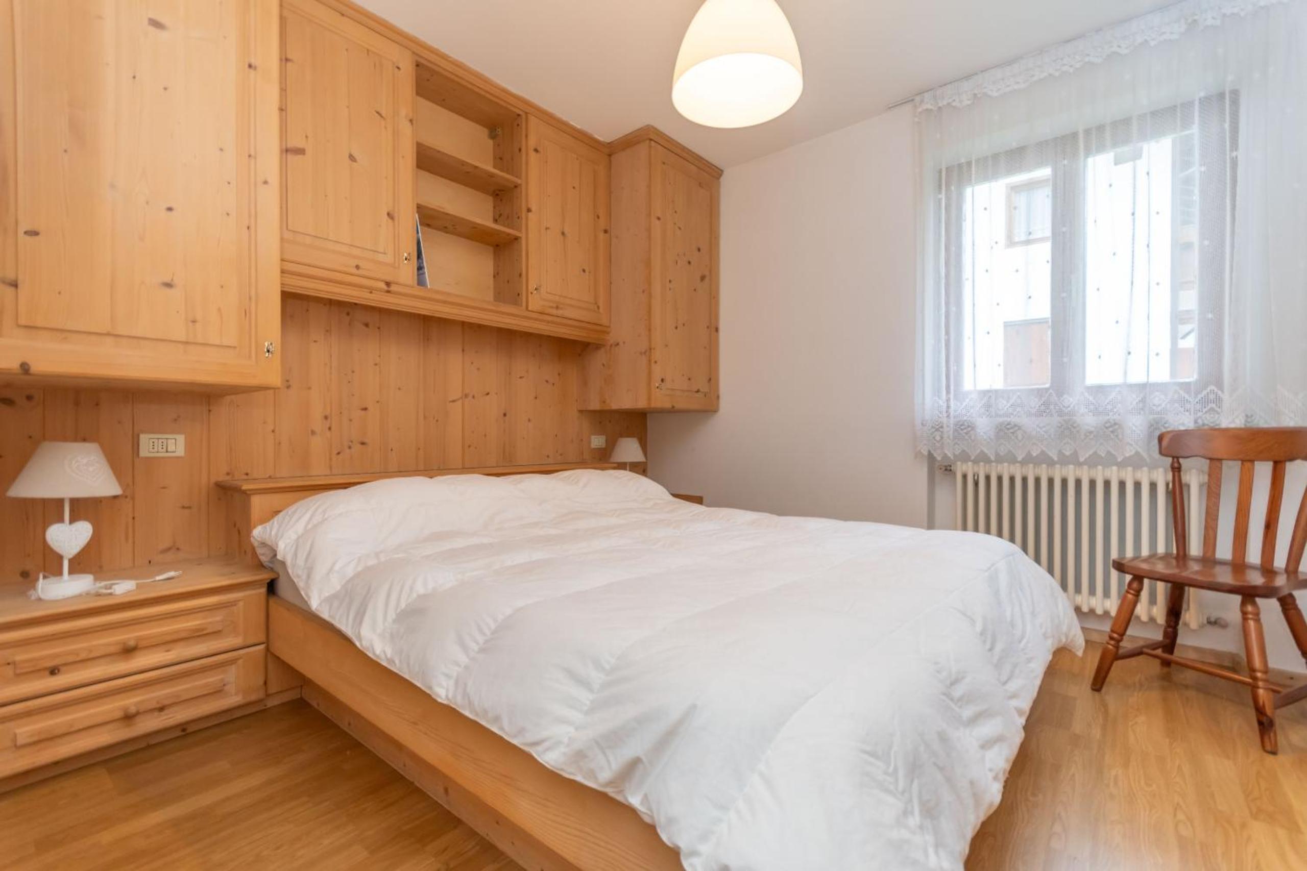 Apartment with Mountain View