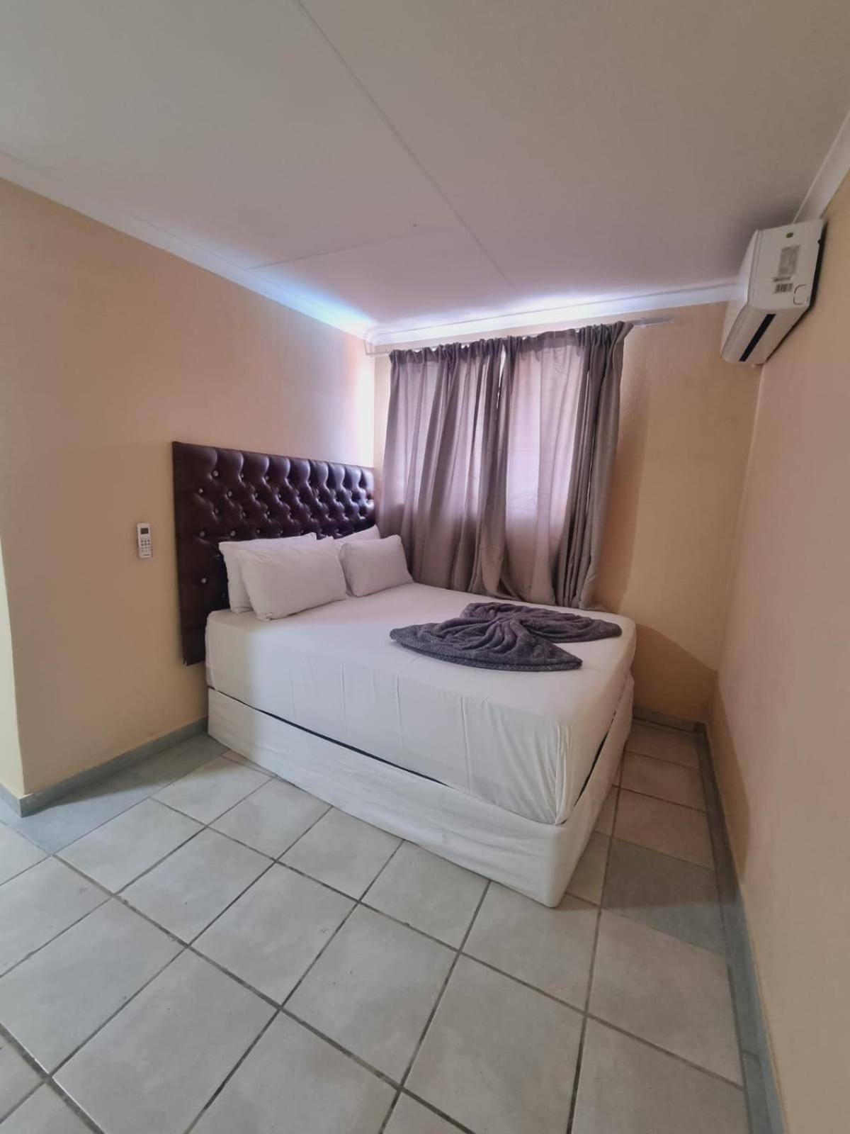 Deluxe Double or Twin Room photo 1