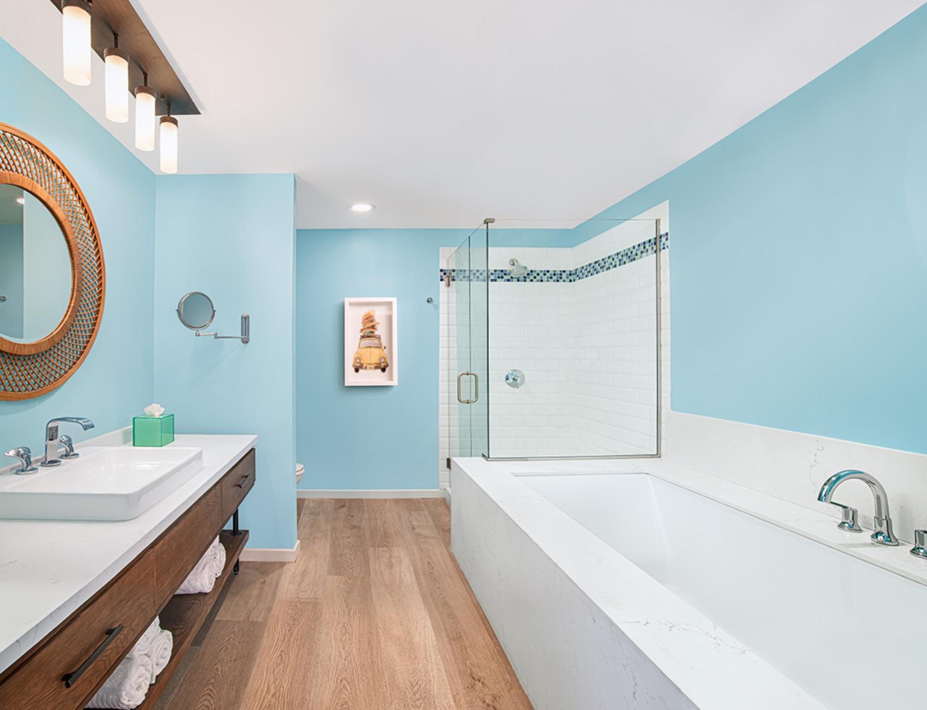 Deluxe Corner King Room with Spa Bath