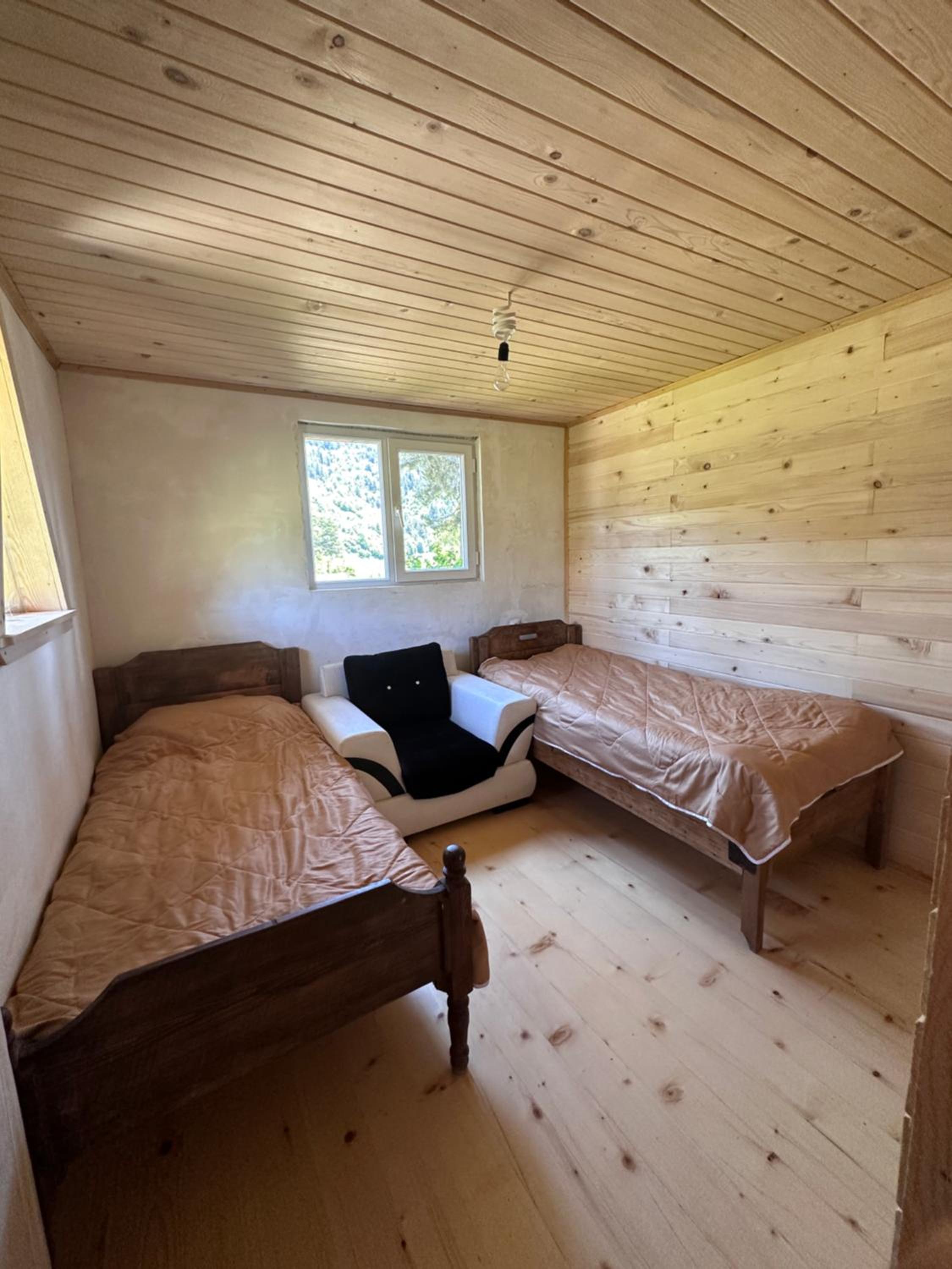 Quadruple Room with Mountain View photo 3