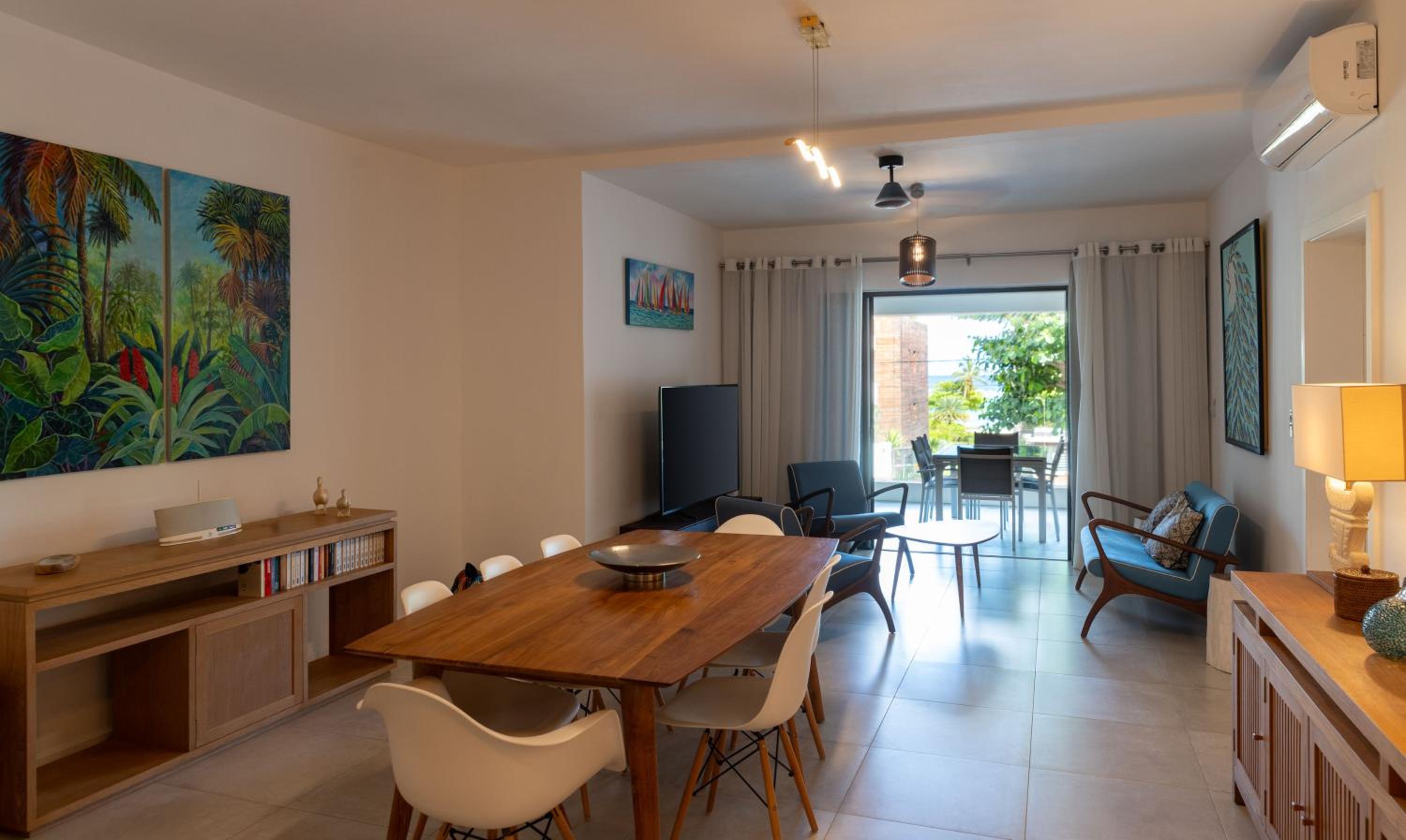 Three-Bedroom Apartment photo 2