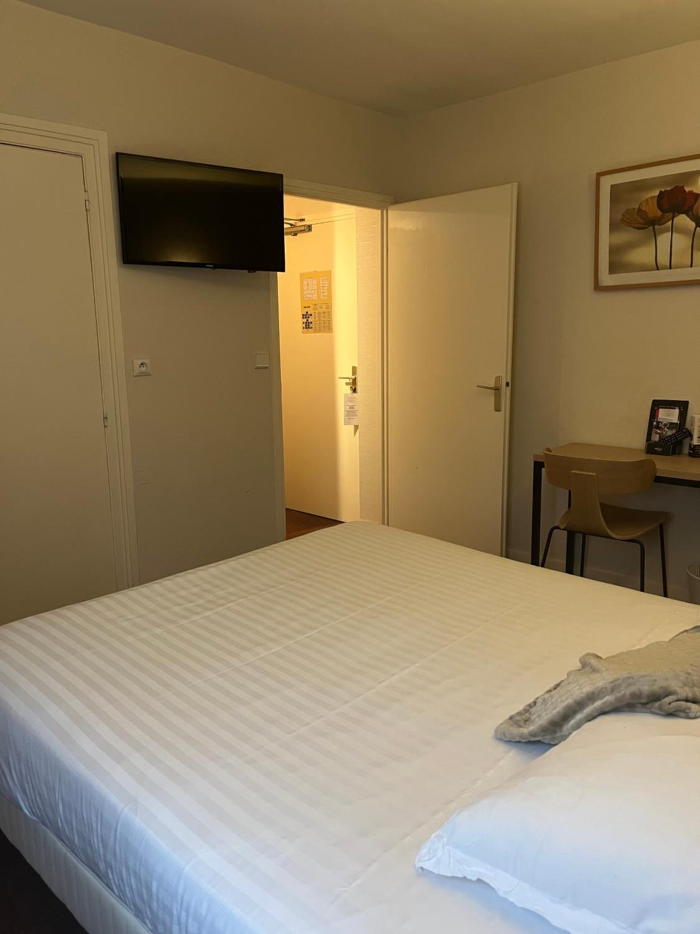 Standard Double Room - Photo 2