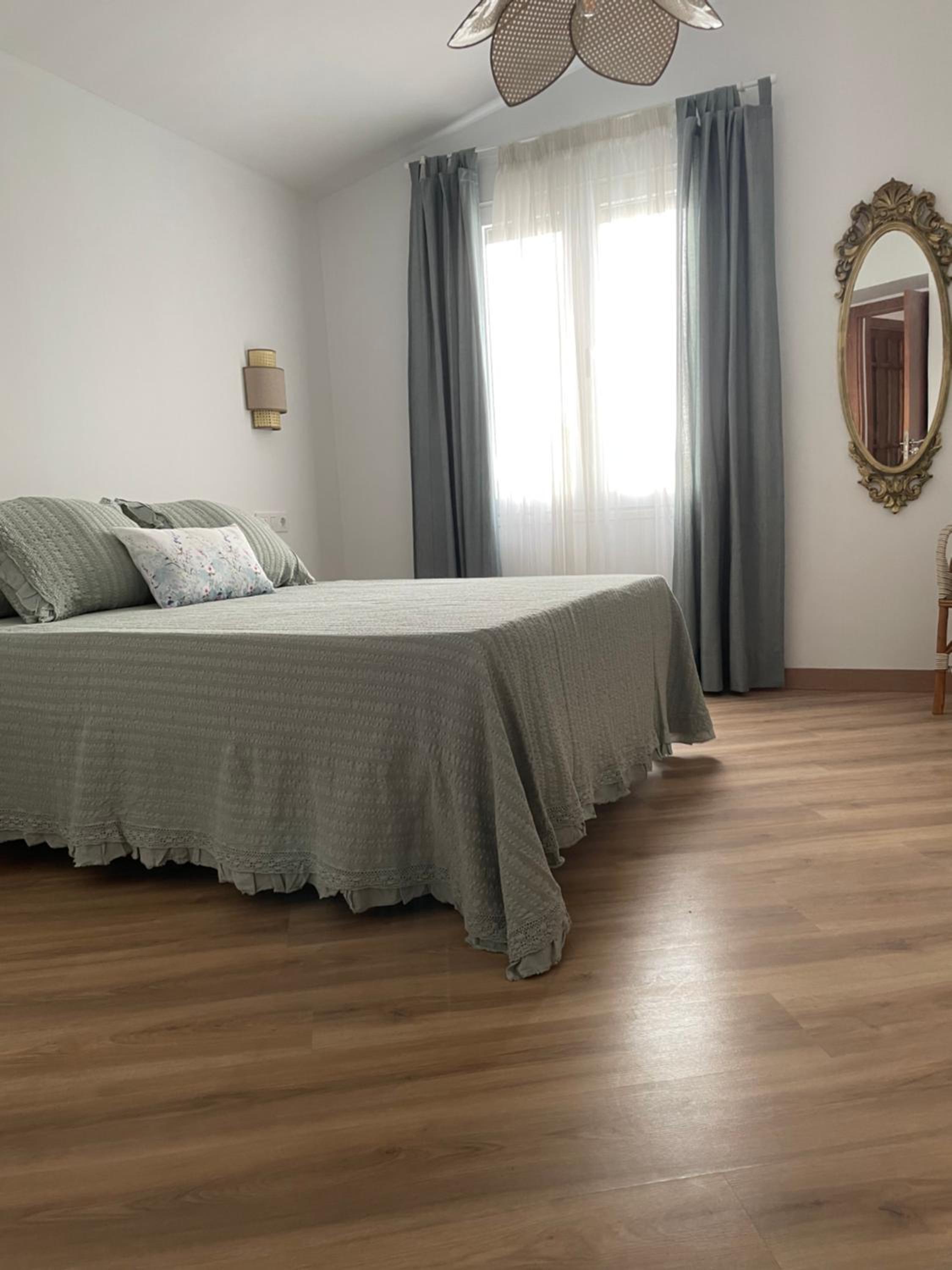 Quadruple Room with Private Bathroom photo 3