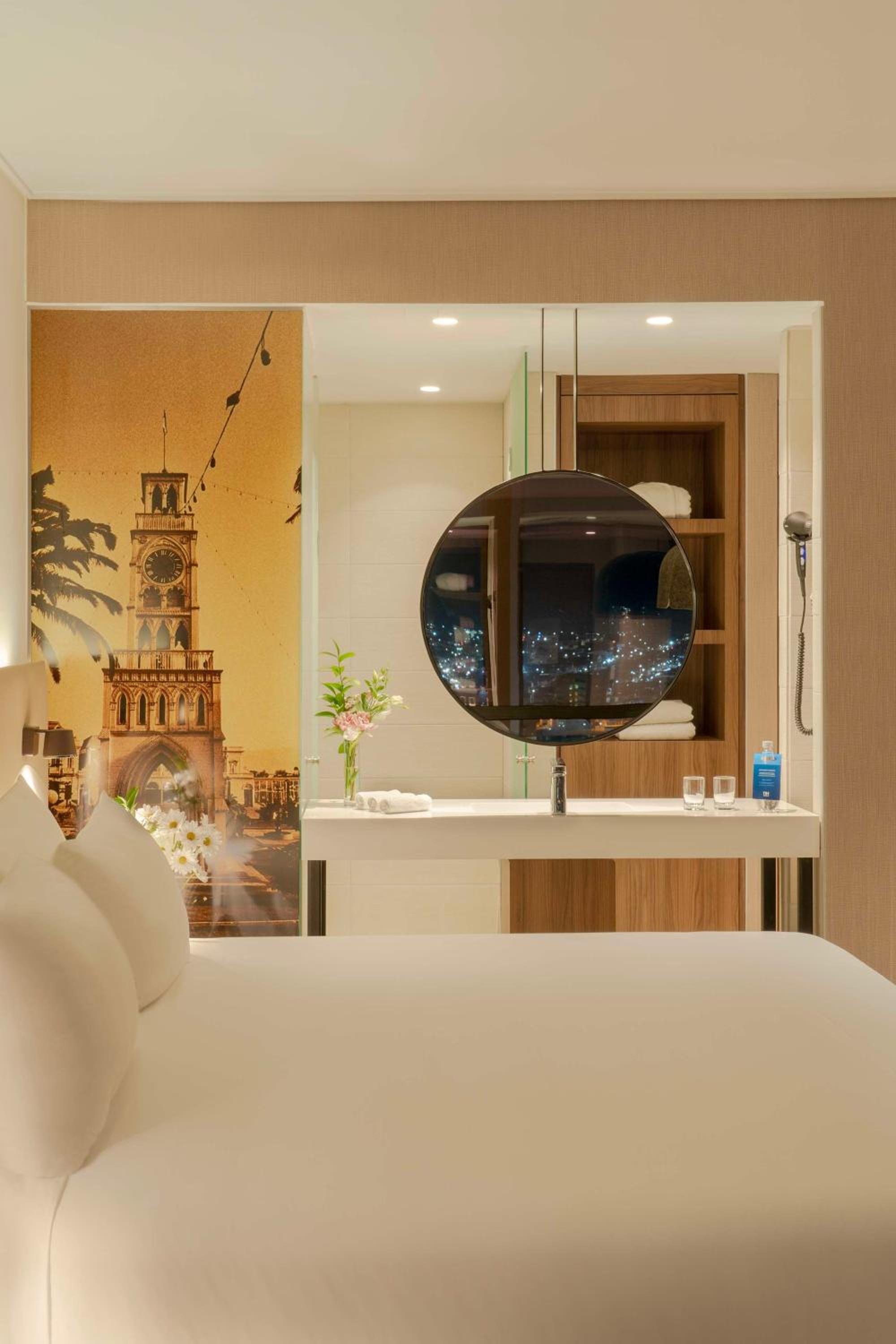 Suite - Photo 4