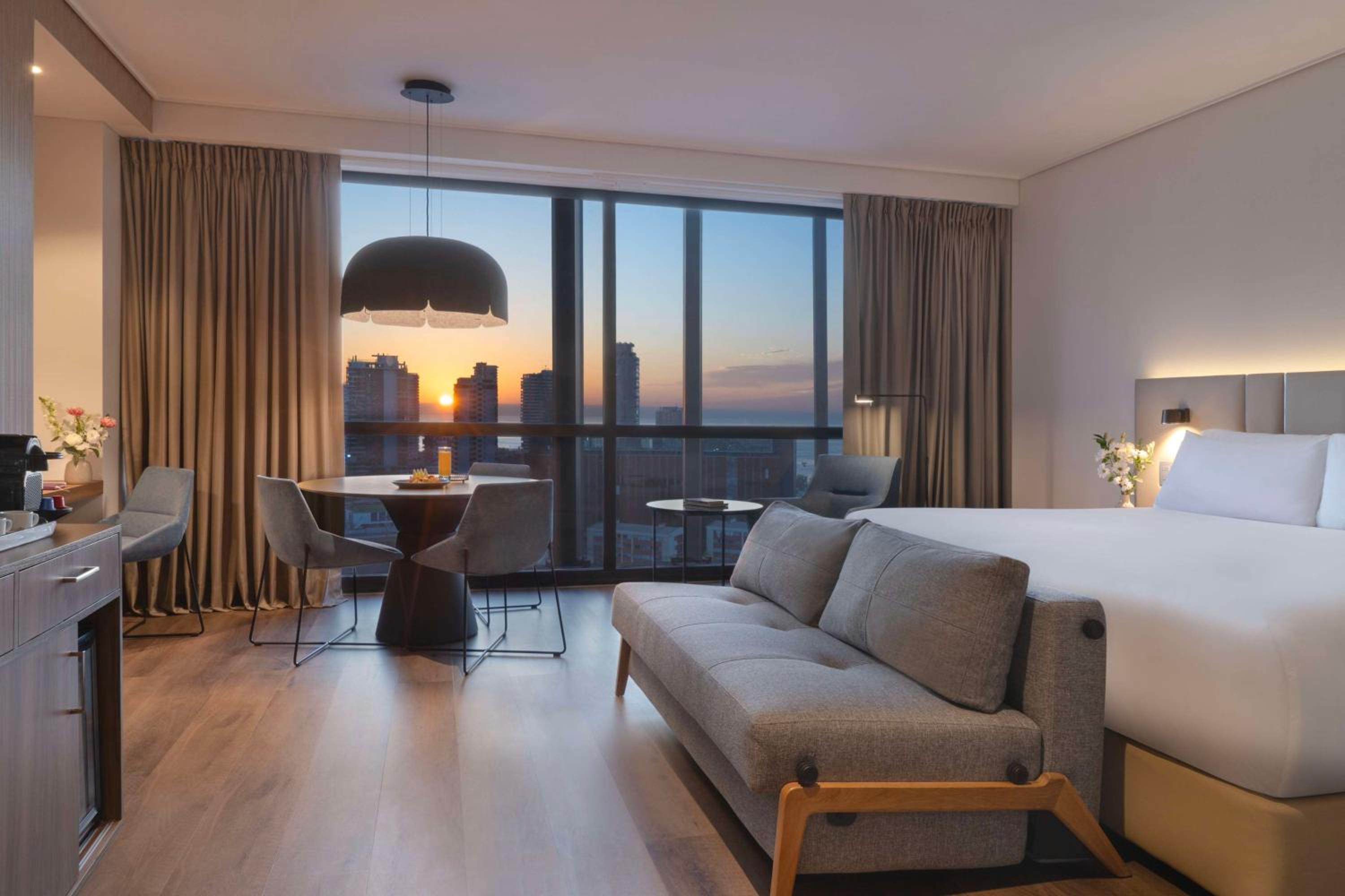 Suite - Photo 1