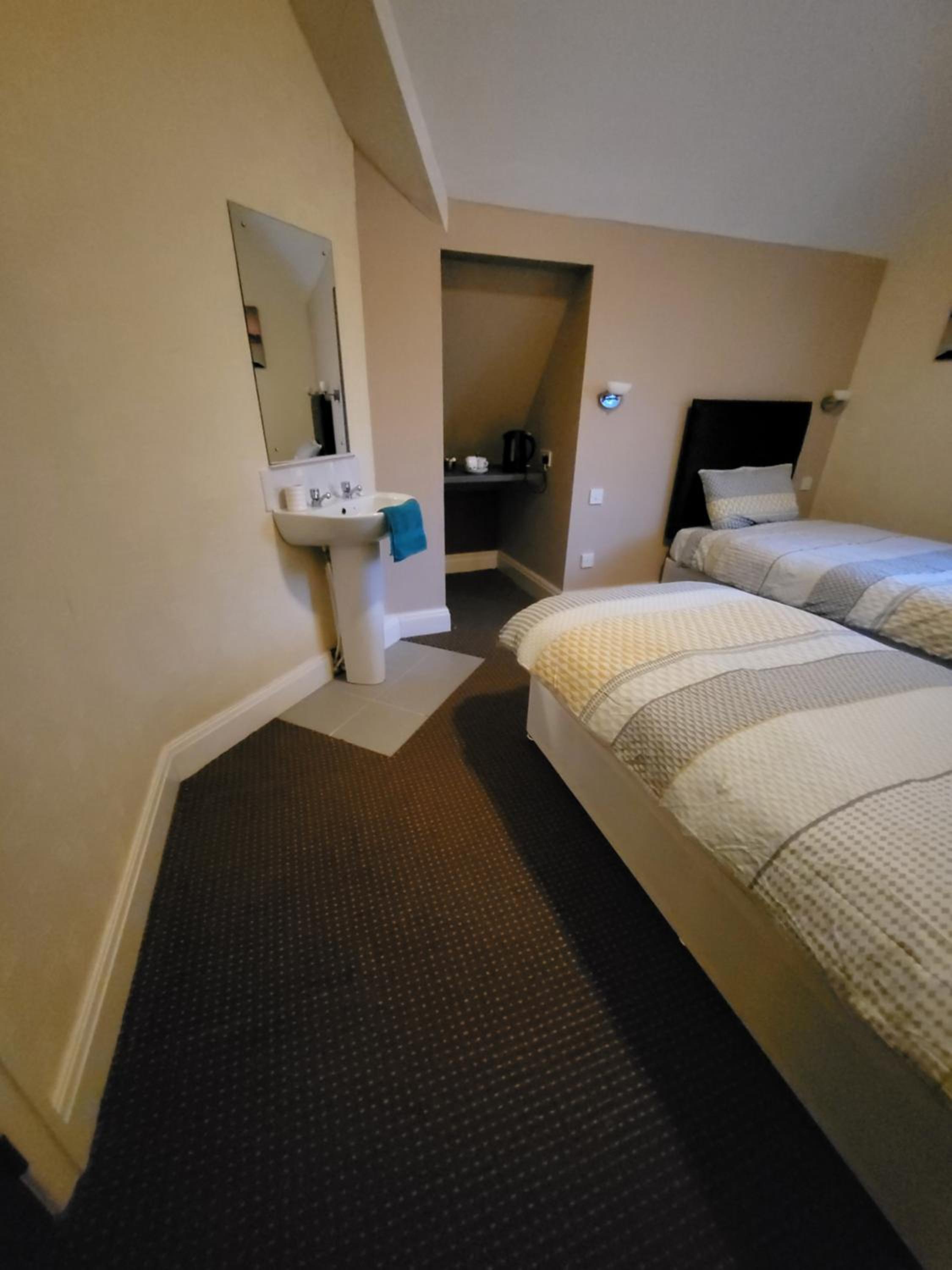 Budget Twin Room photo 2