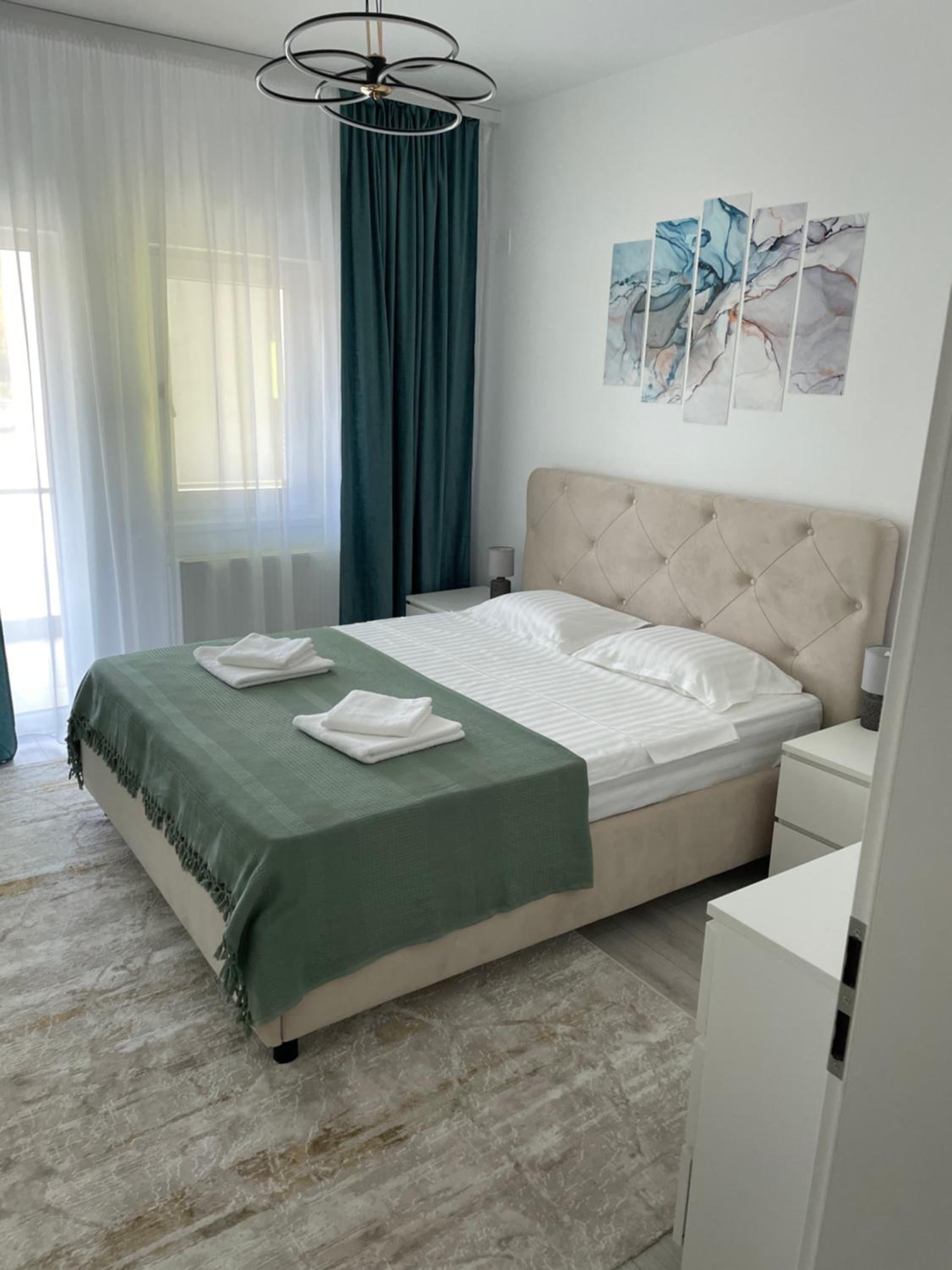One-Bedroom Apartment photo 1