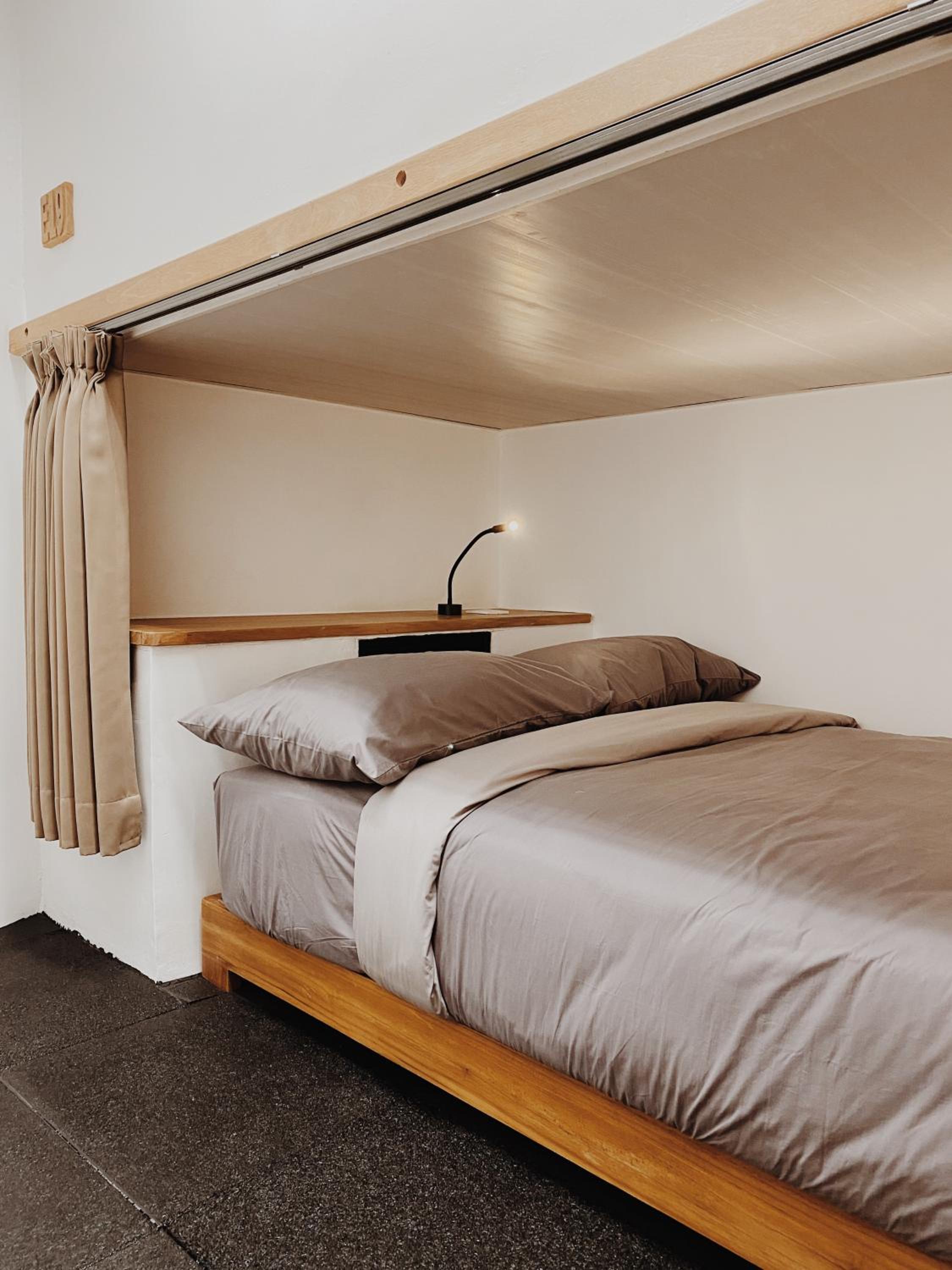 4 SHARE MIXED DORM ECONOMY (NO WINDOW) photo 1