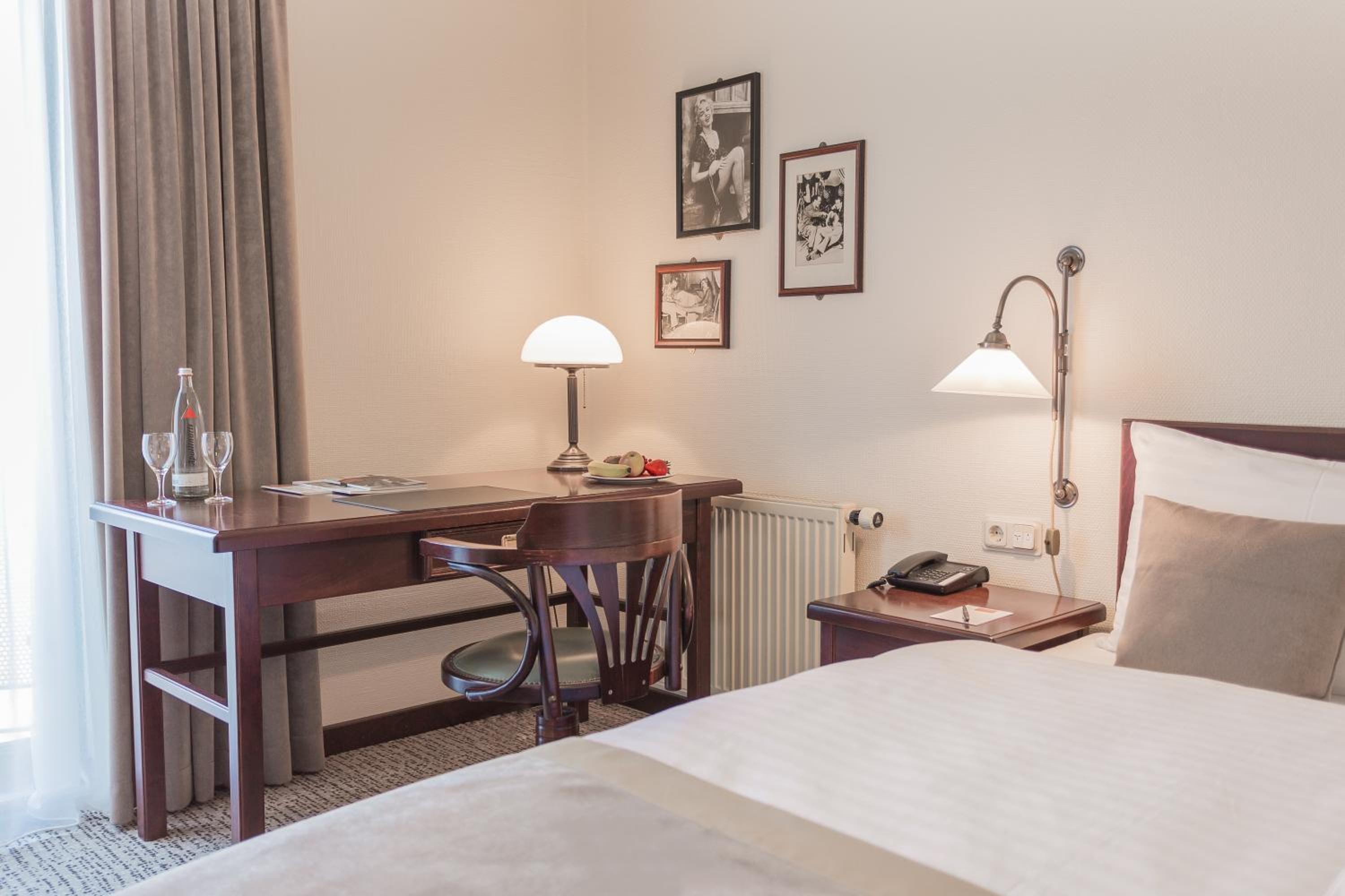 Standard Twin Room - Photo 1