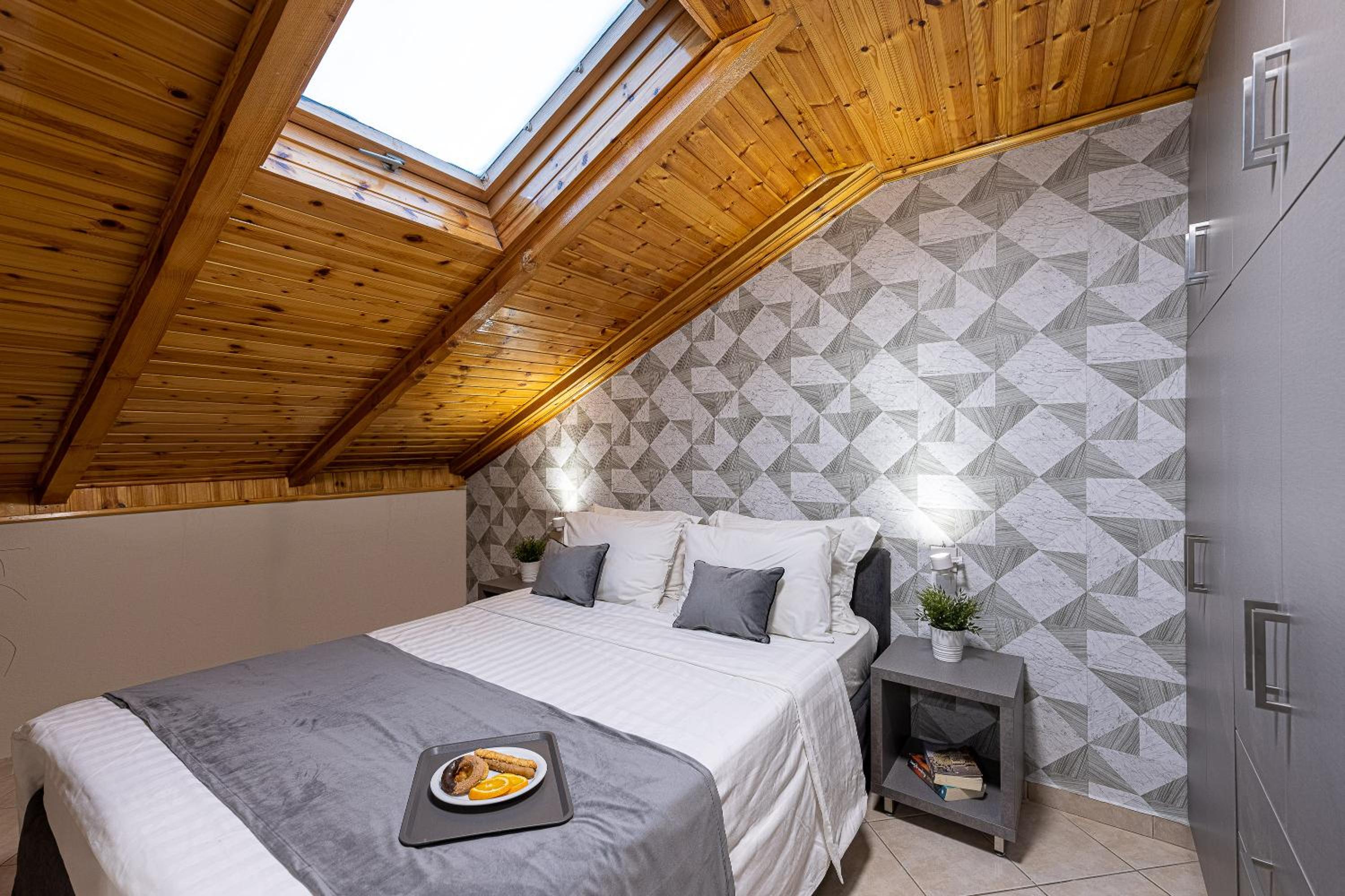 The Skylight Attic Room photo 1