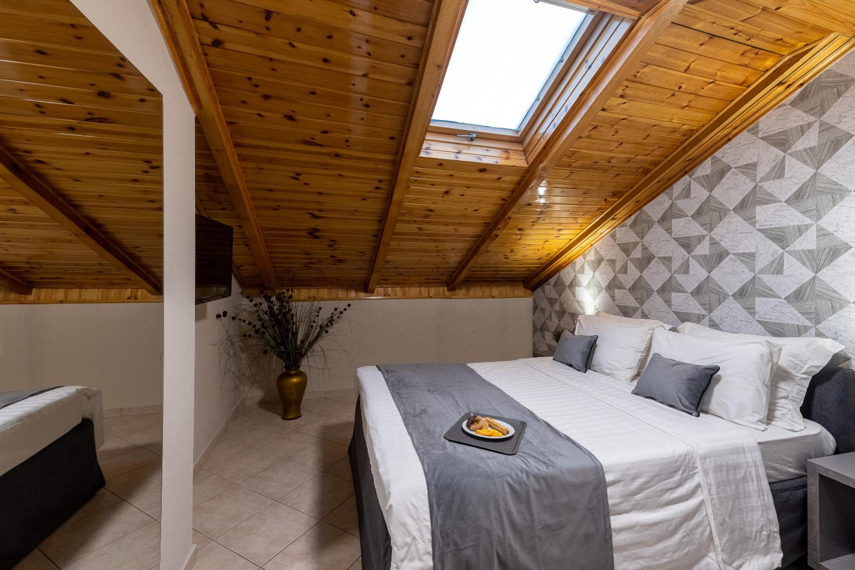The Skylight Attic Room photo 3