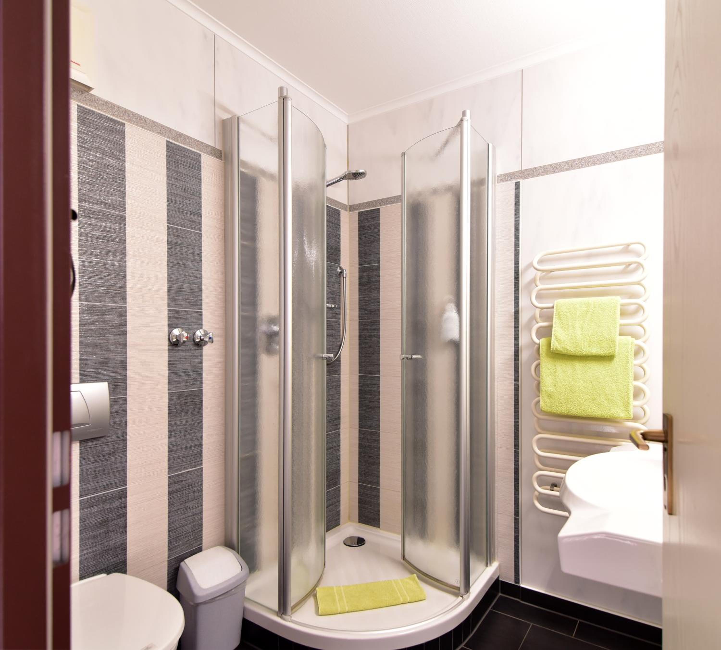 Double Room - Photo 6