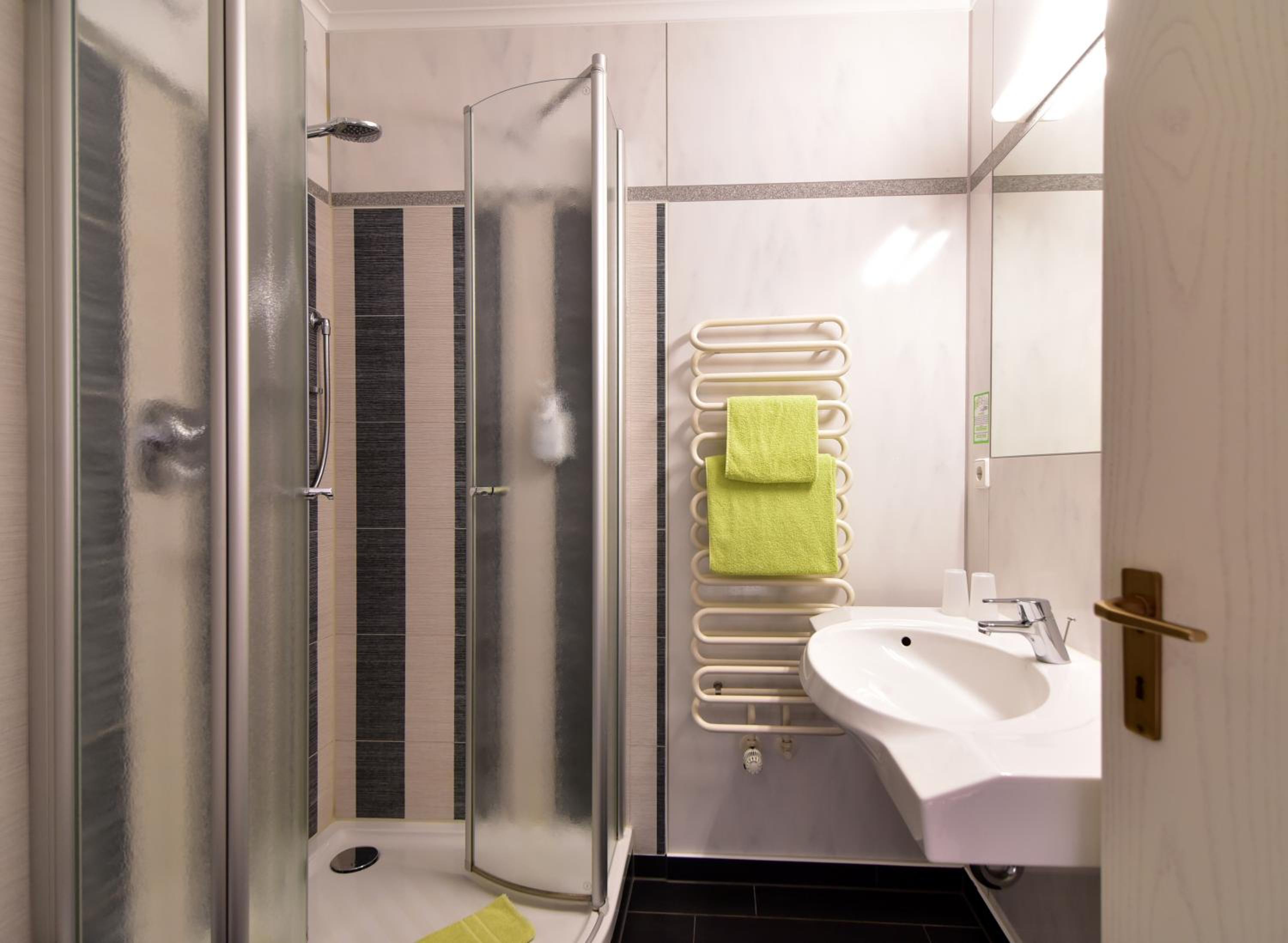 Double Room - Photo 7