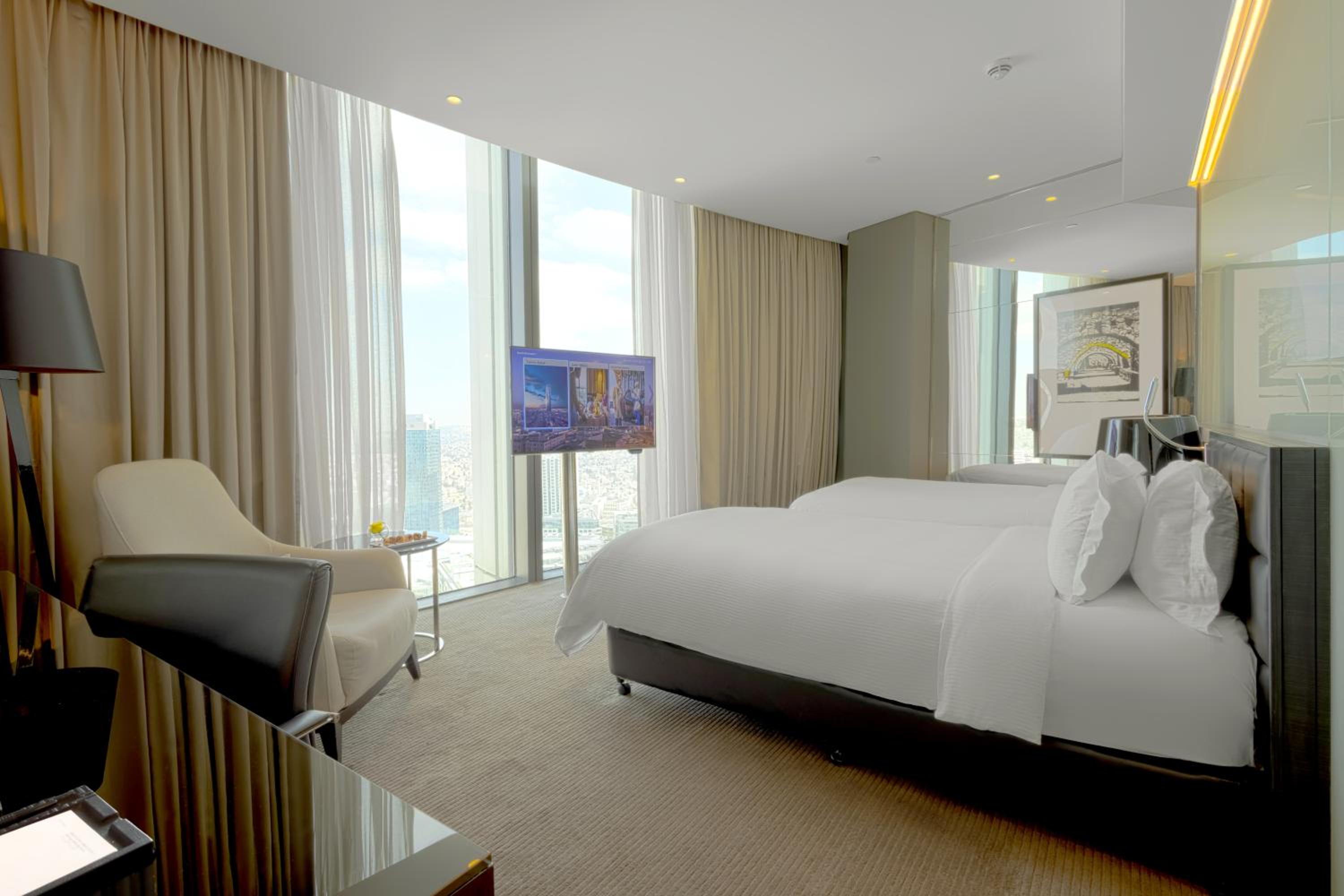 Twin Bed with Club Lounge Access City View photo 1