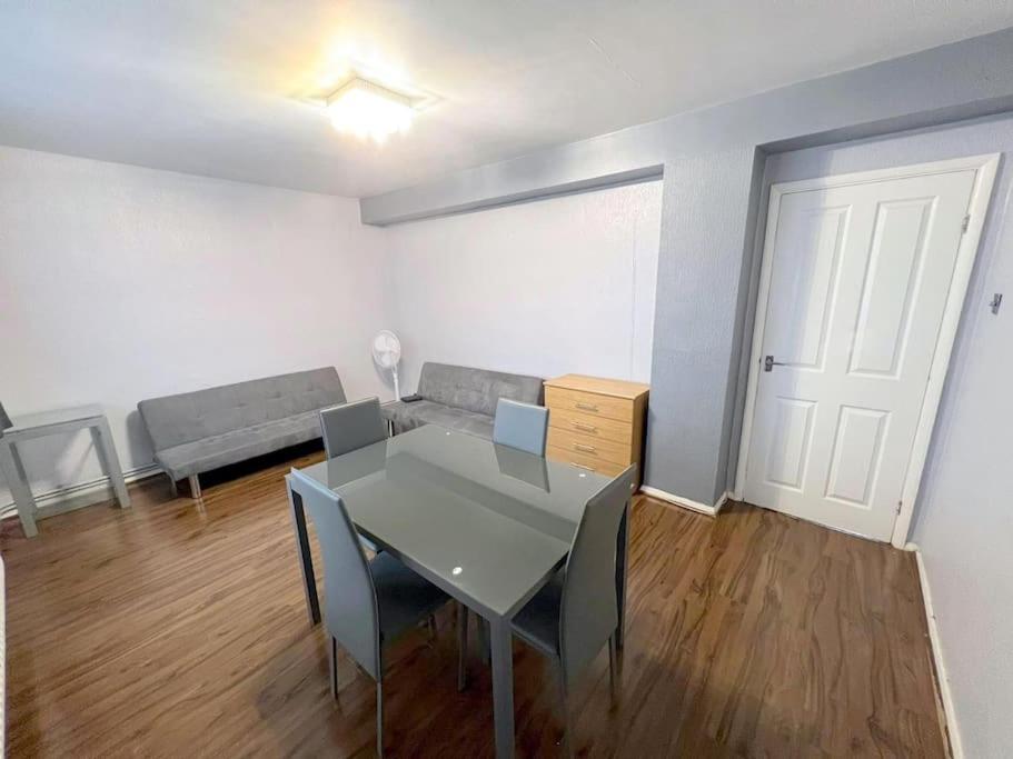 Two-Bedroom Apartment photo 3