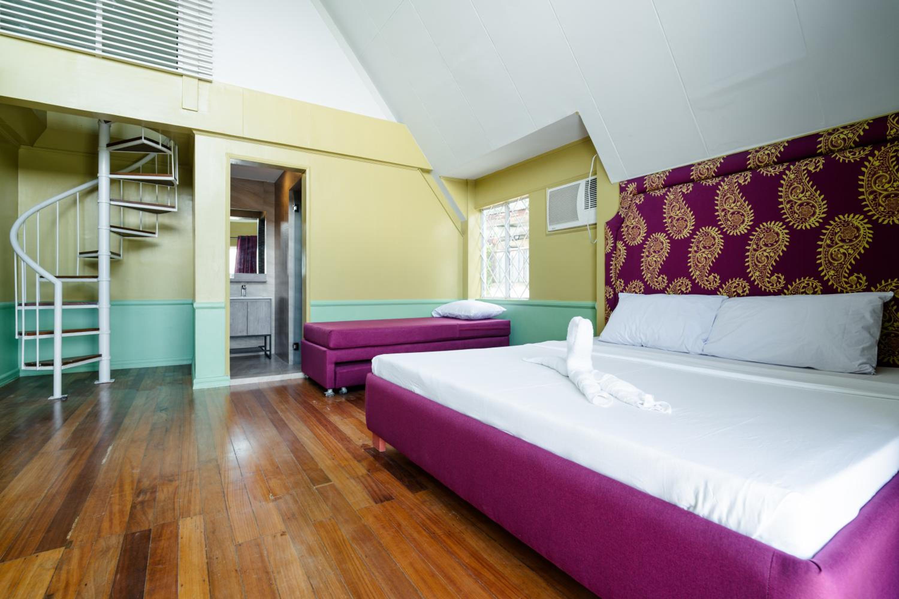 Family Suite with Balcony and Lakeview photo 3