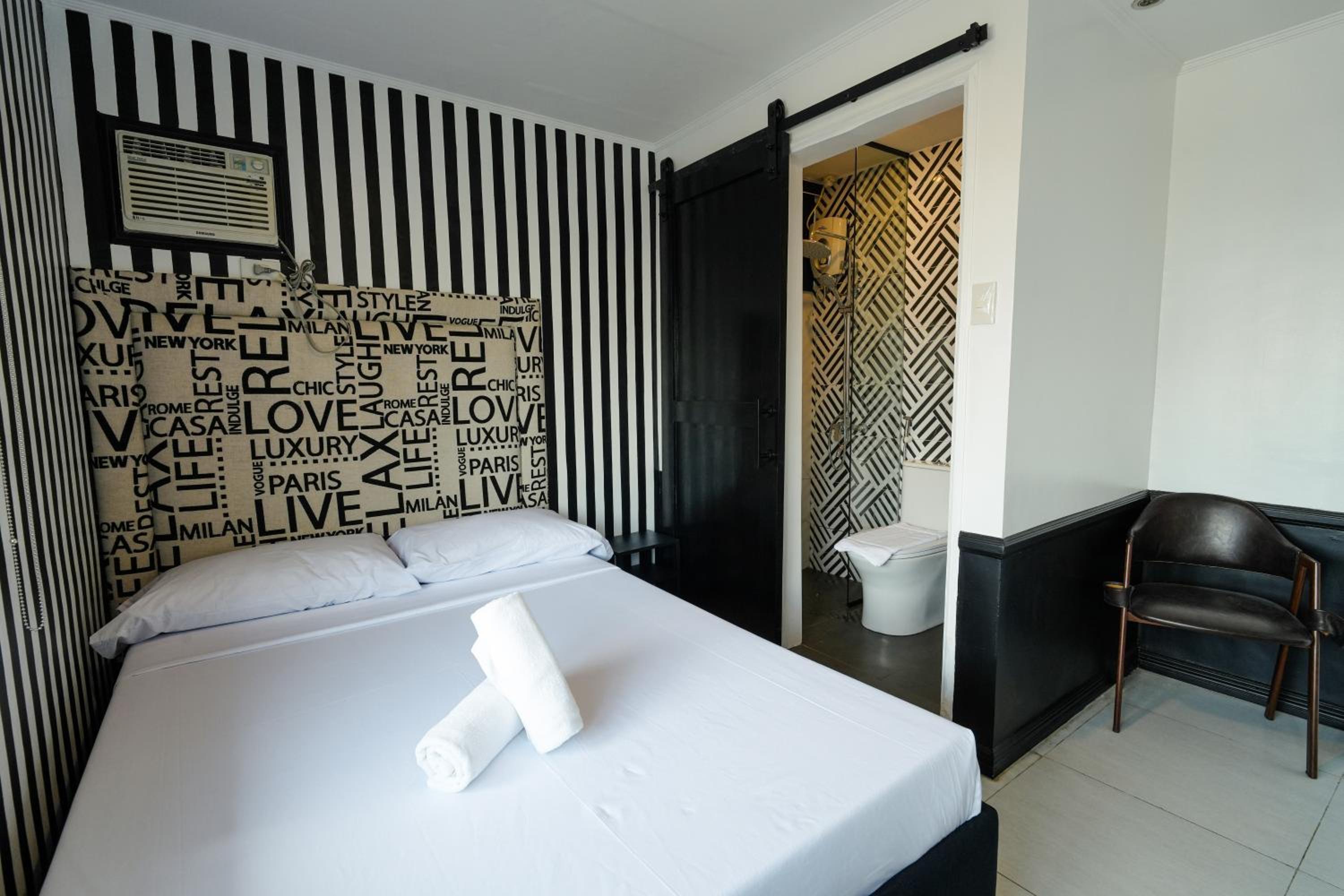 Deluxe Queen Room photo 2