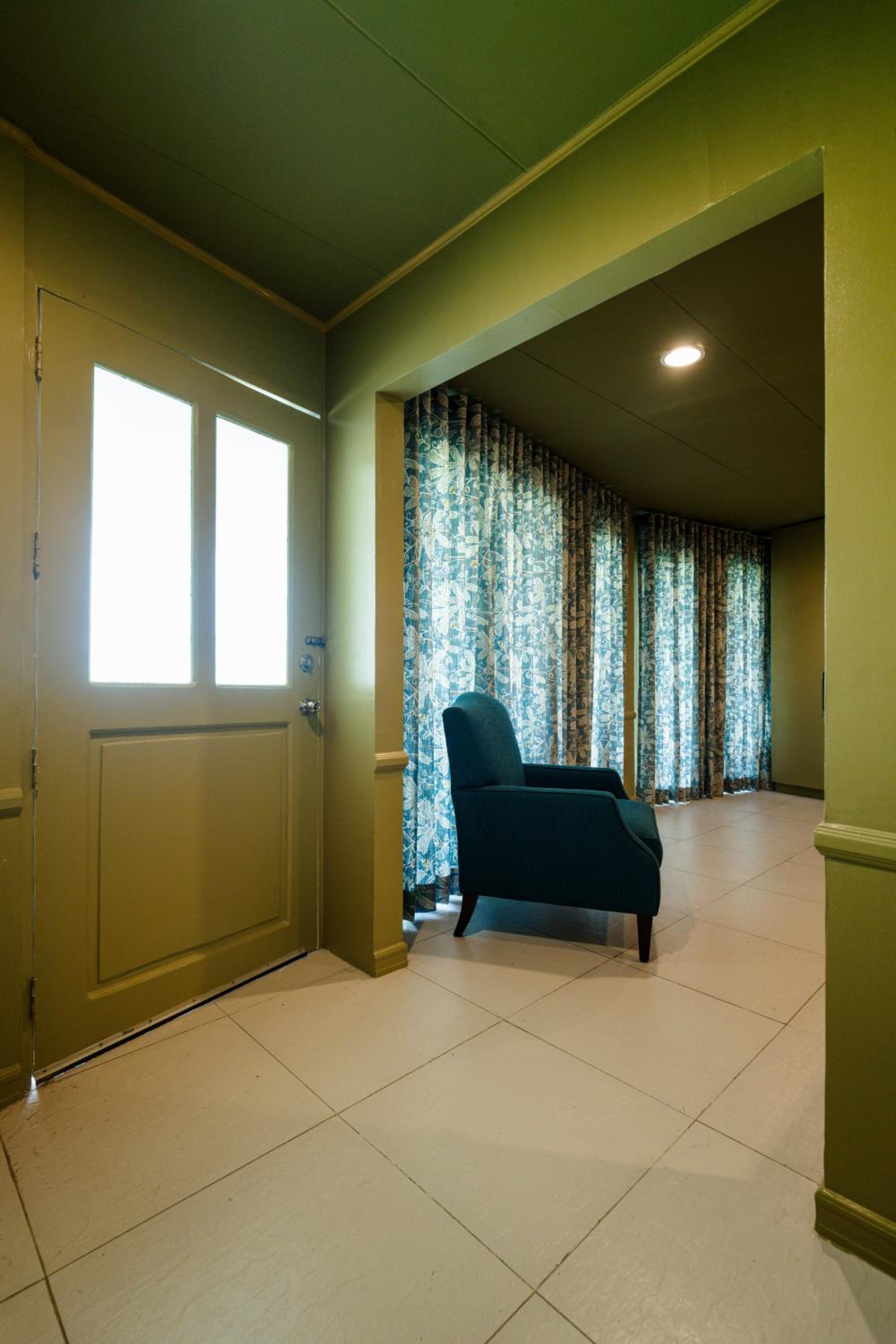 Superior Family Room photo 2