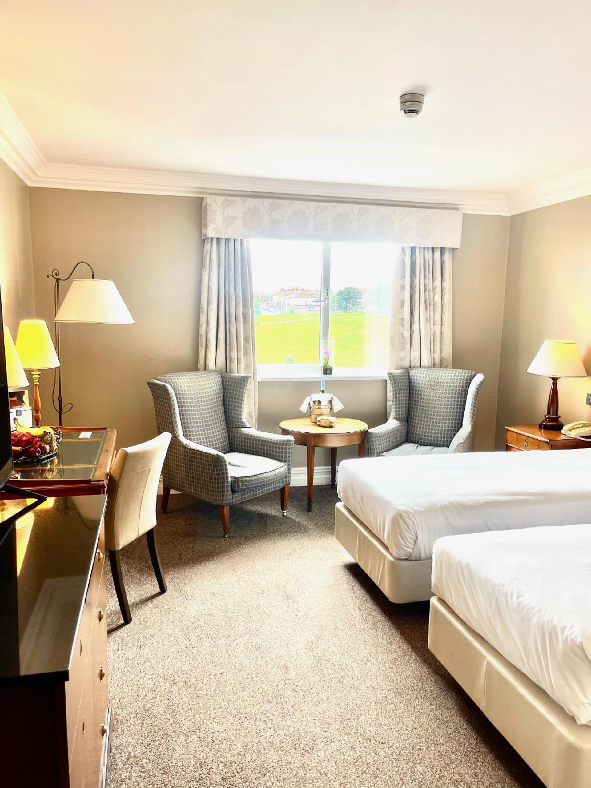 Standard Twin Room - Photo 4