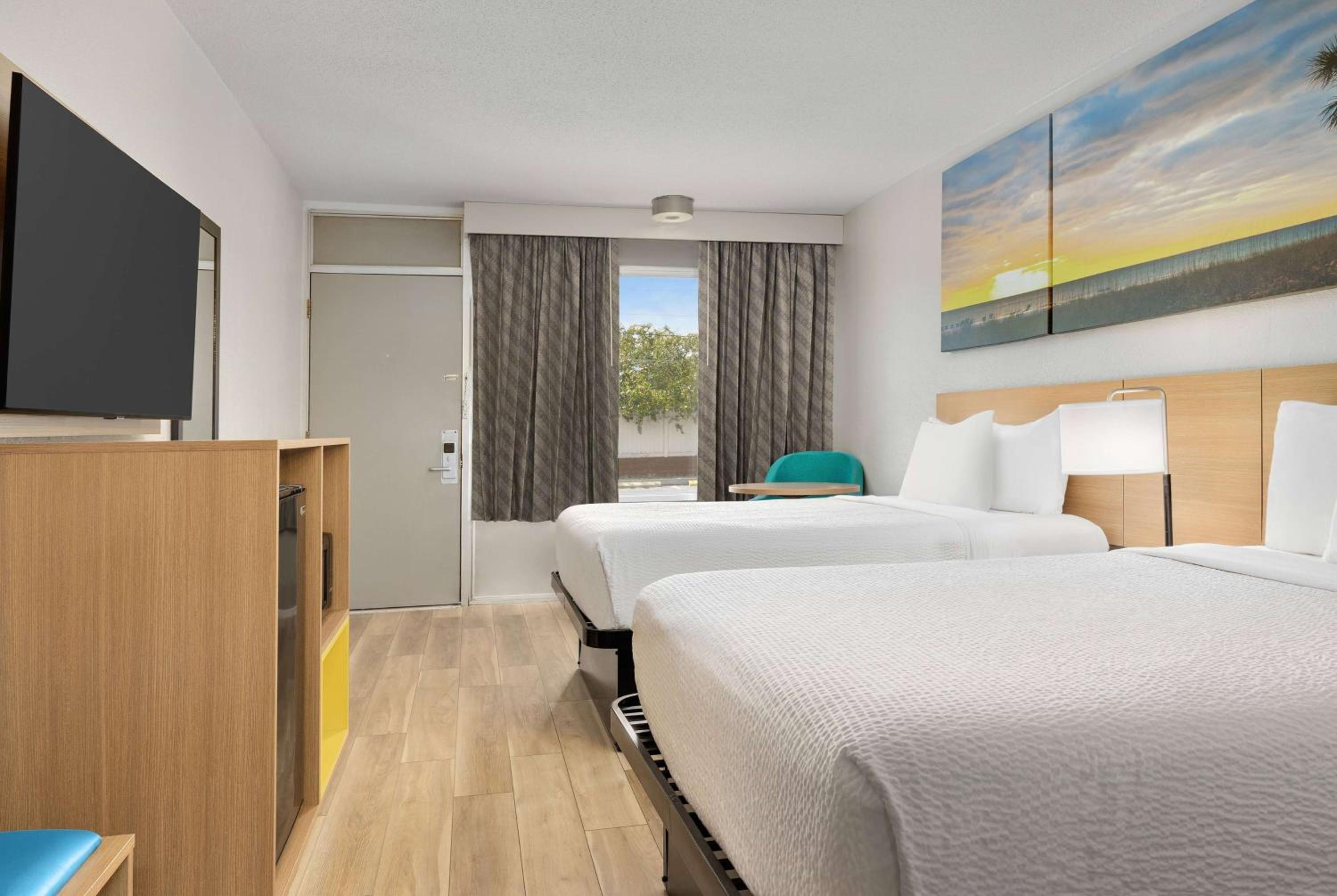 Double Room with Two Double Beds - Ground Floor/Non-Smoking photo 1