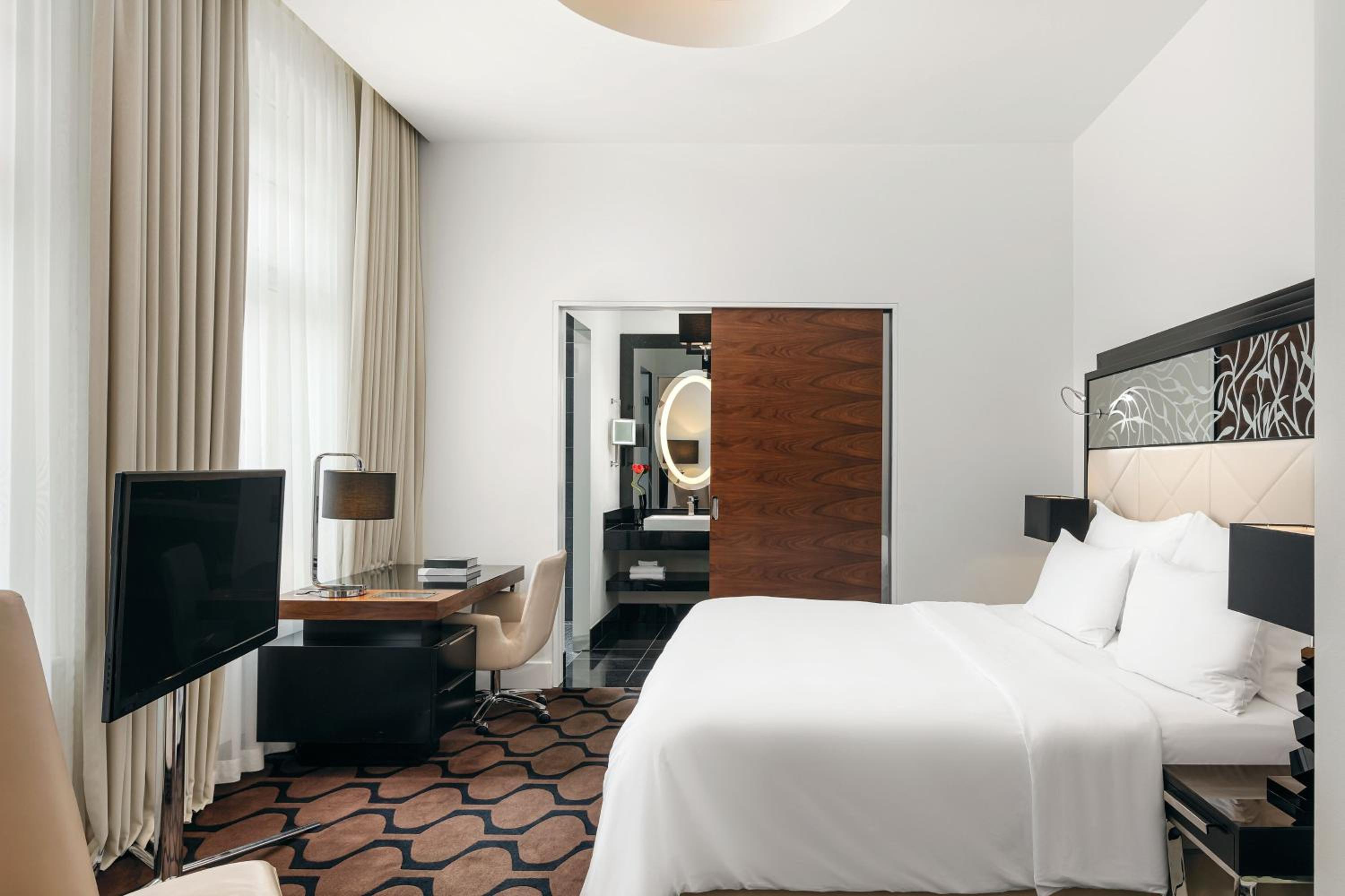 Deluxe Room, 1 King