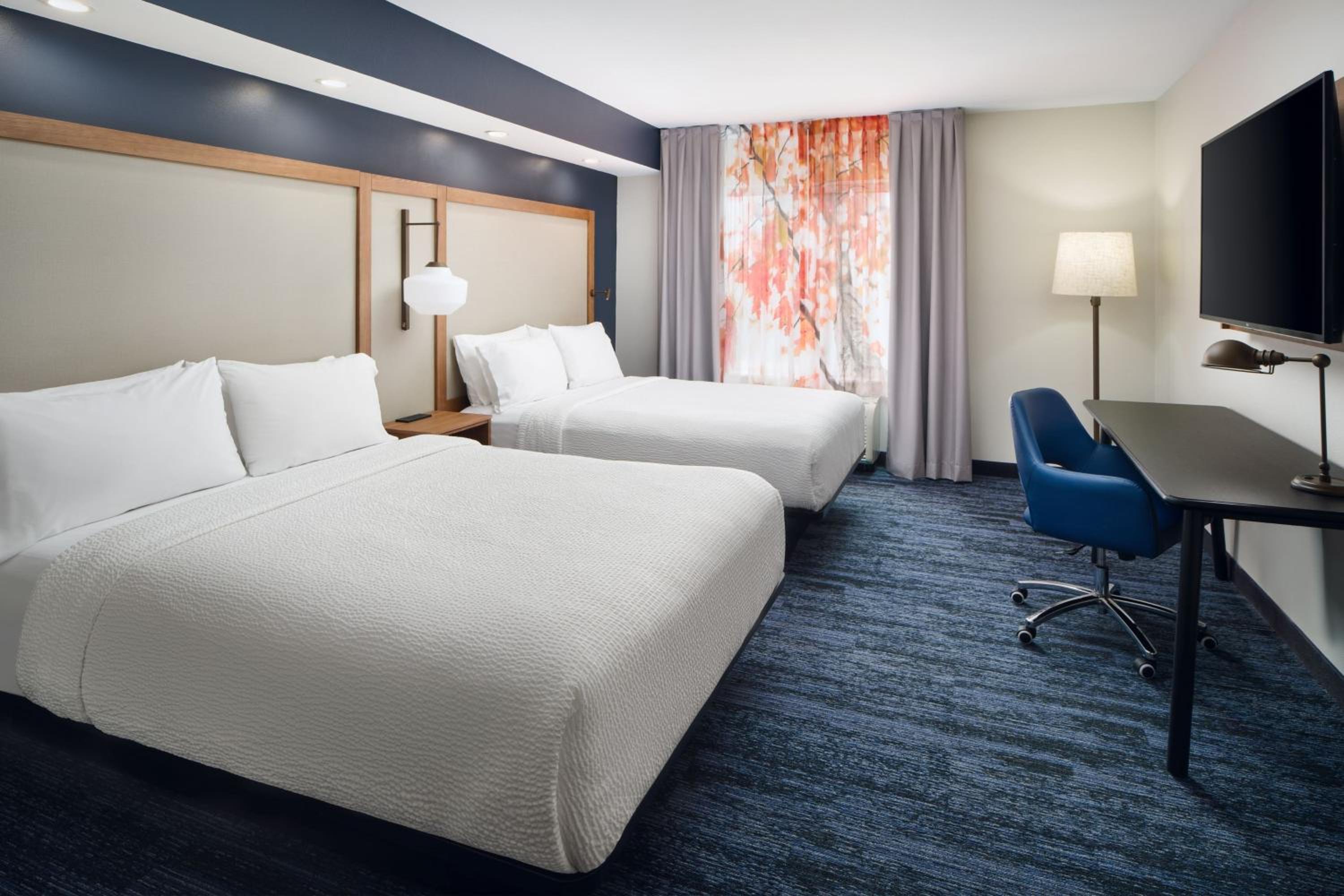 Queen Suite with Sofa Bed - Photo 1