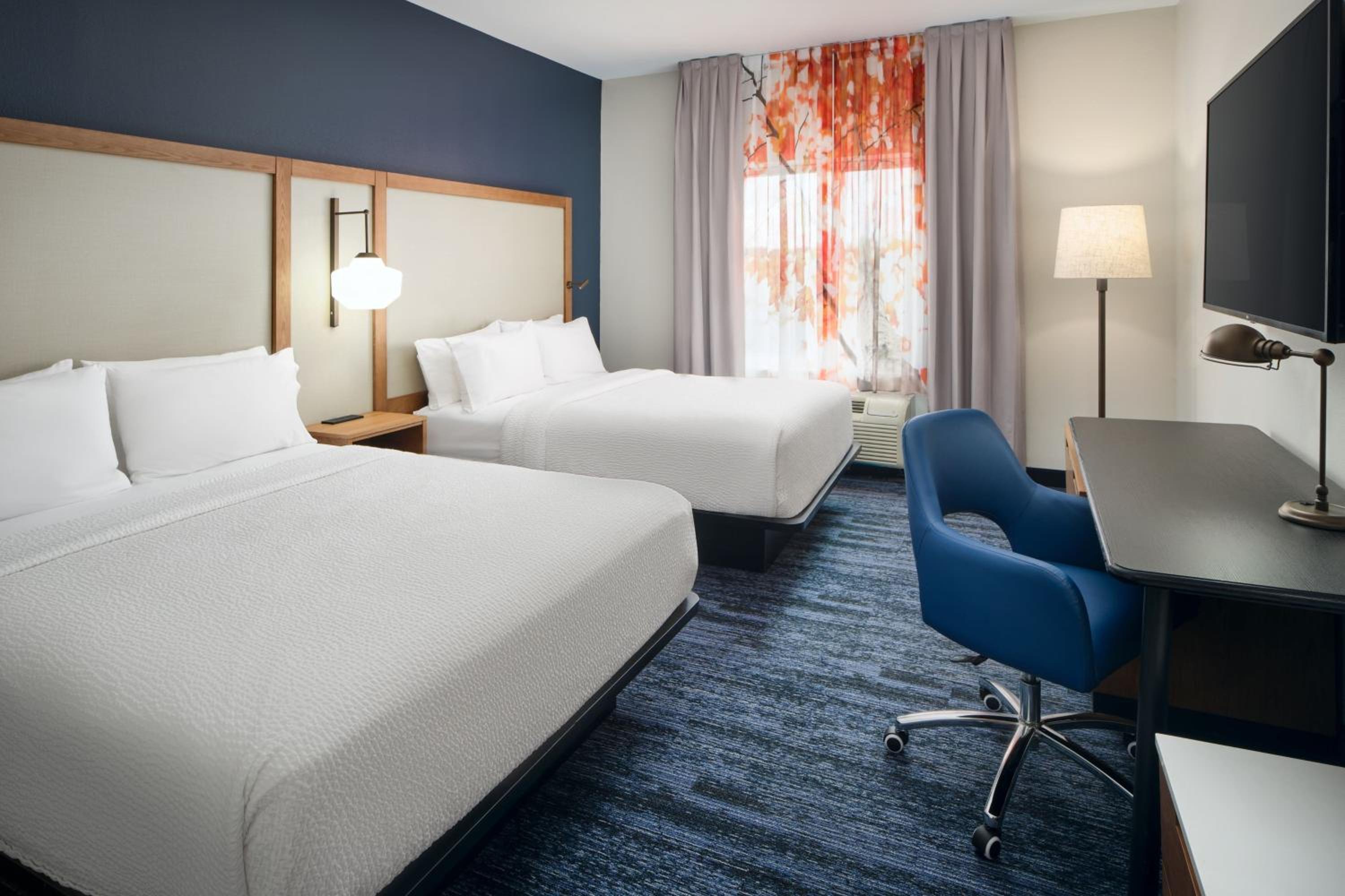 Queen Room with Two Queen Beds - Photo 1