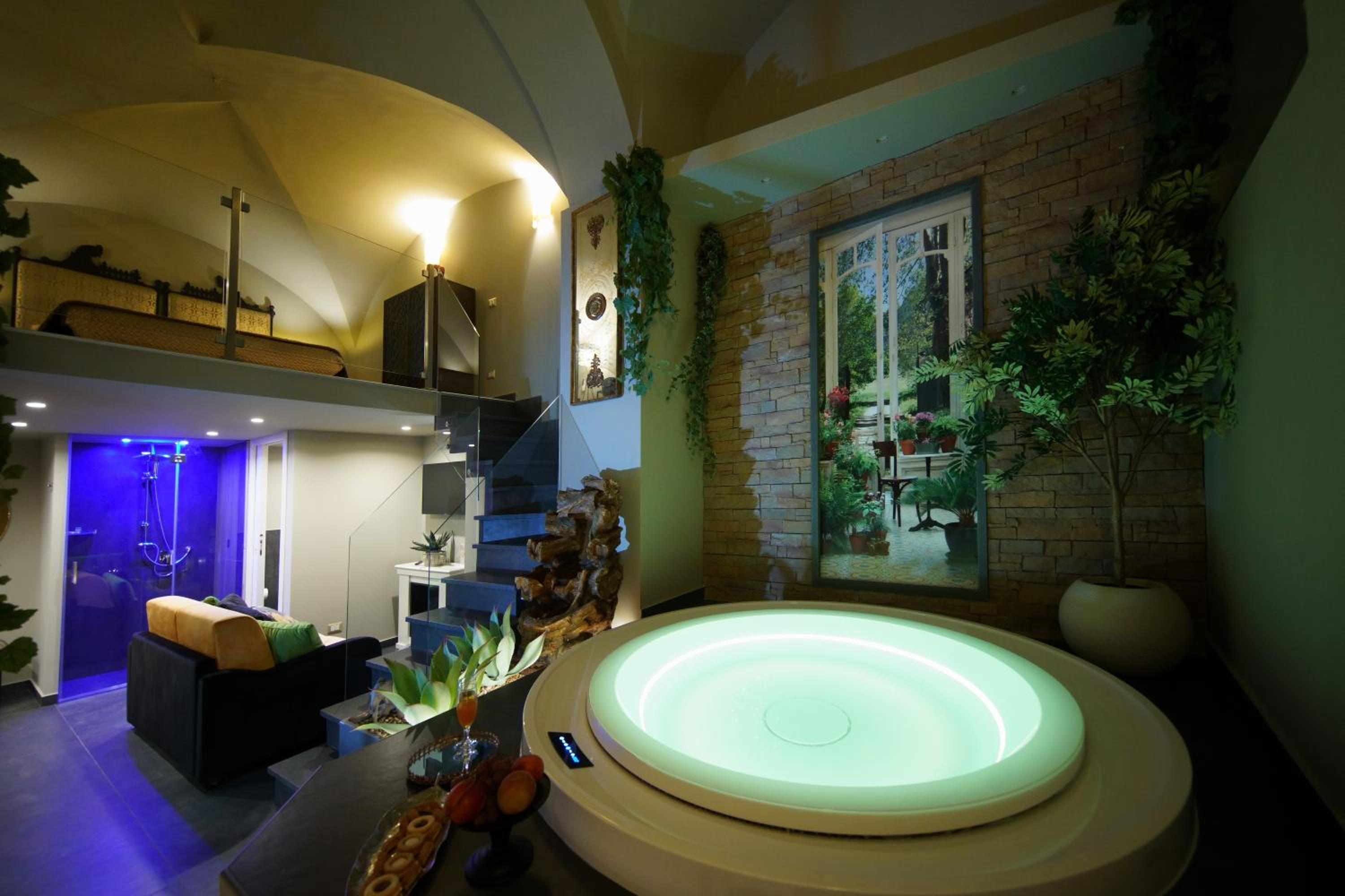 Suite with Sauna - Photo 36