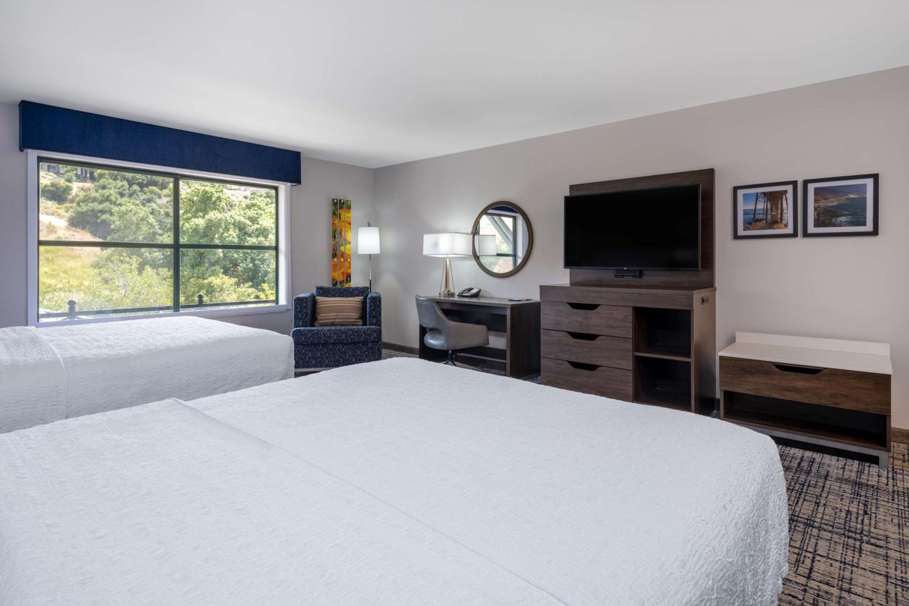 Queen Room with Two Queen Beds - Non-Smoking - Photo 14