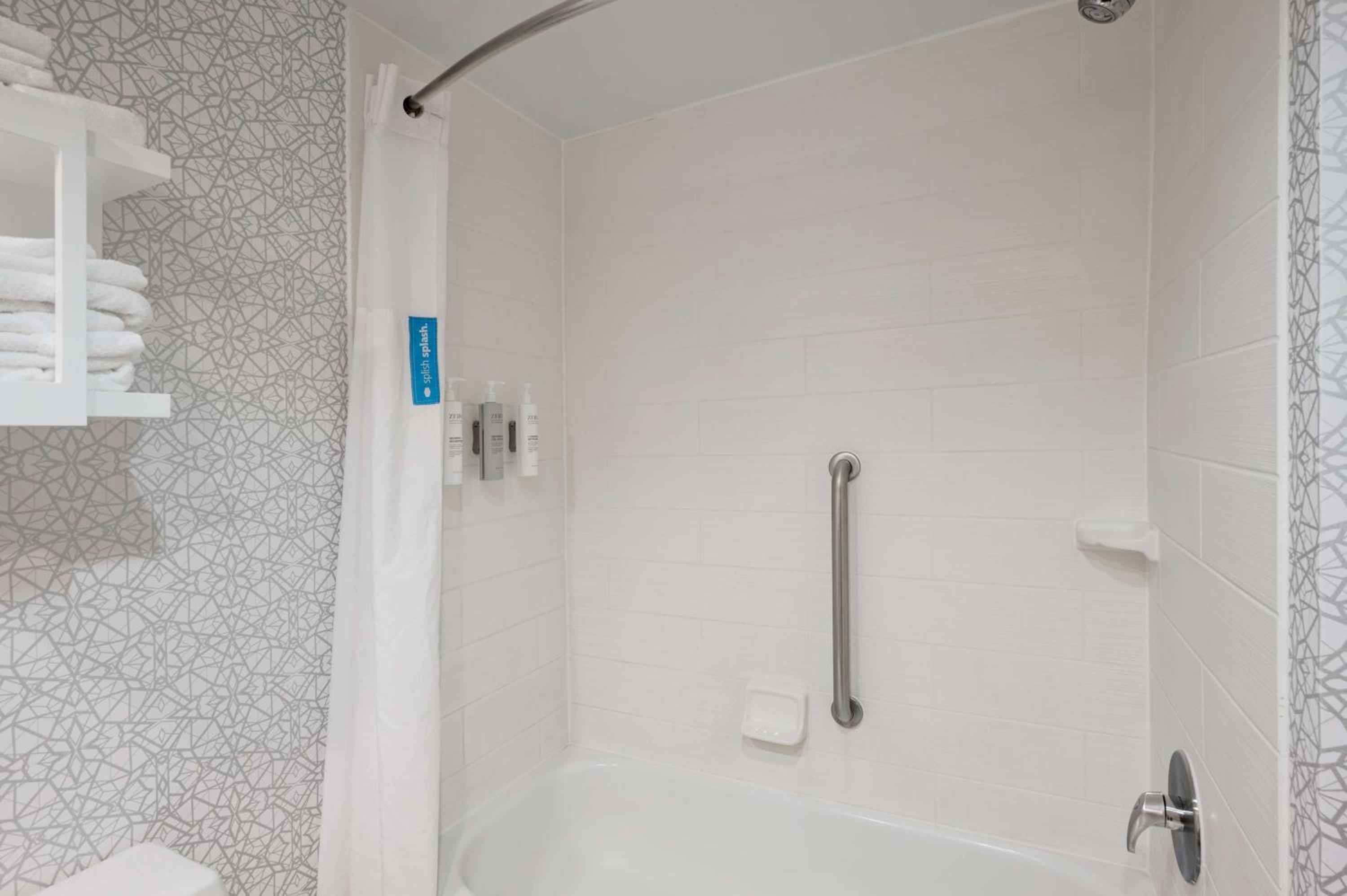 One-Bedroom Suite with Two Double Beds - Non-Smoking - Photo 2