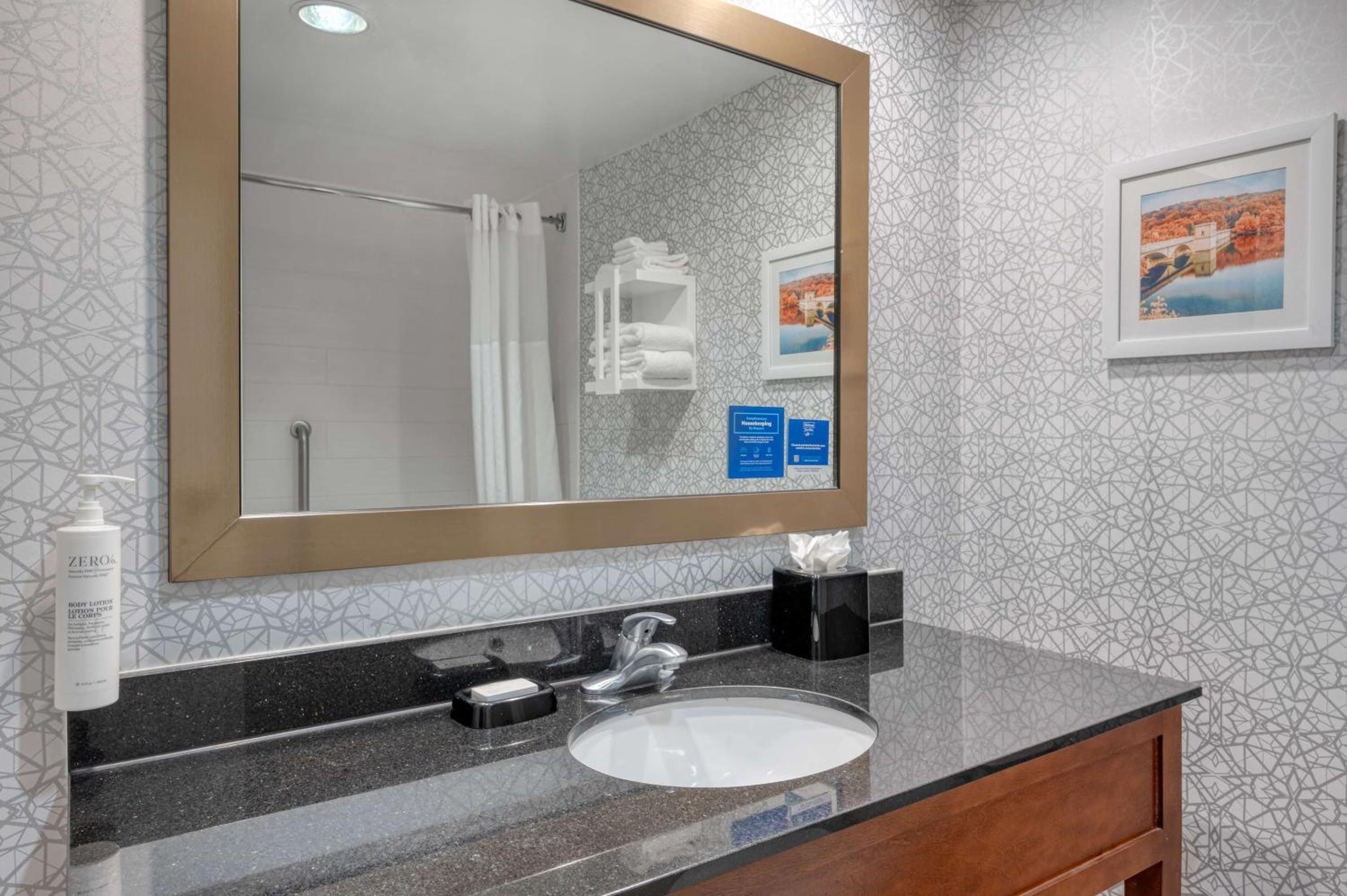 One-Bedroom Suite with Two Double Beds - Non-Smoking - Photo 5