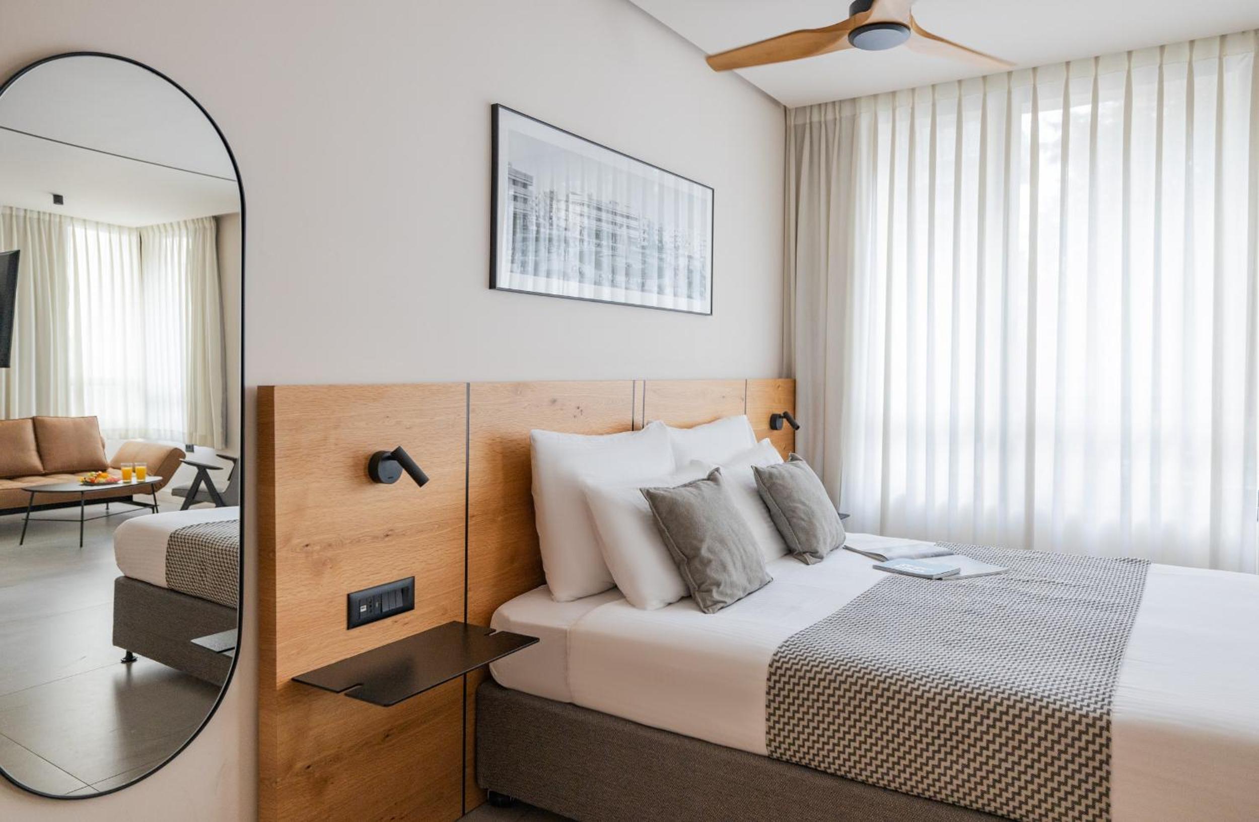 Deluxe Suite - Photo 1