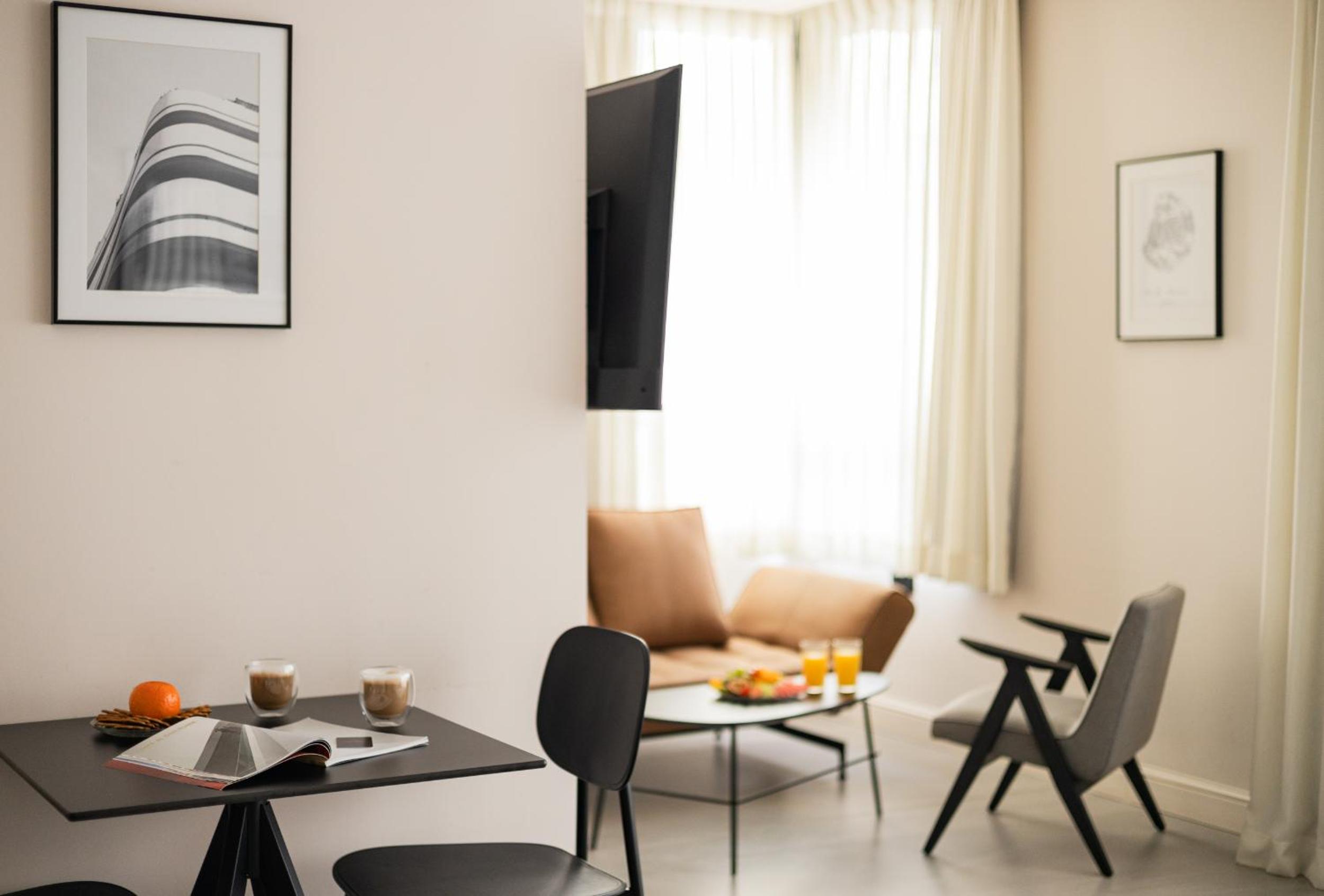 Deluxe Suite - Photo 3