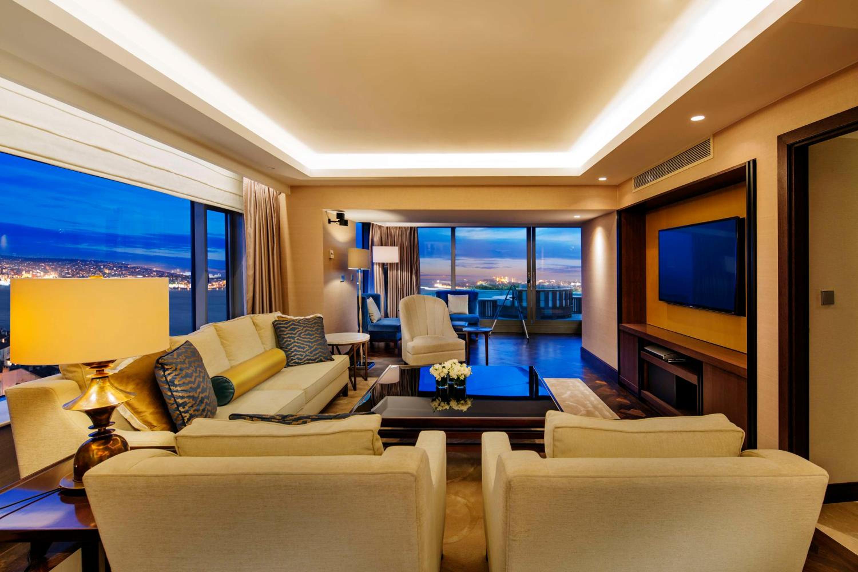 Ambassador Suite - Lounge Access thumbnail 5