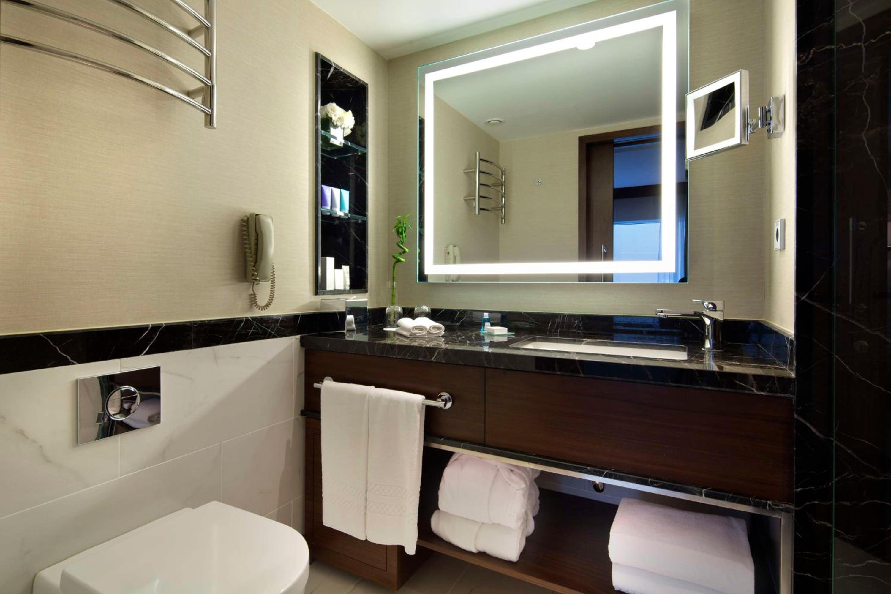 Deluxe King Room - Wheelchair Accessible