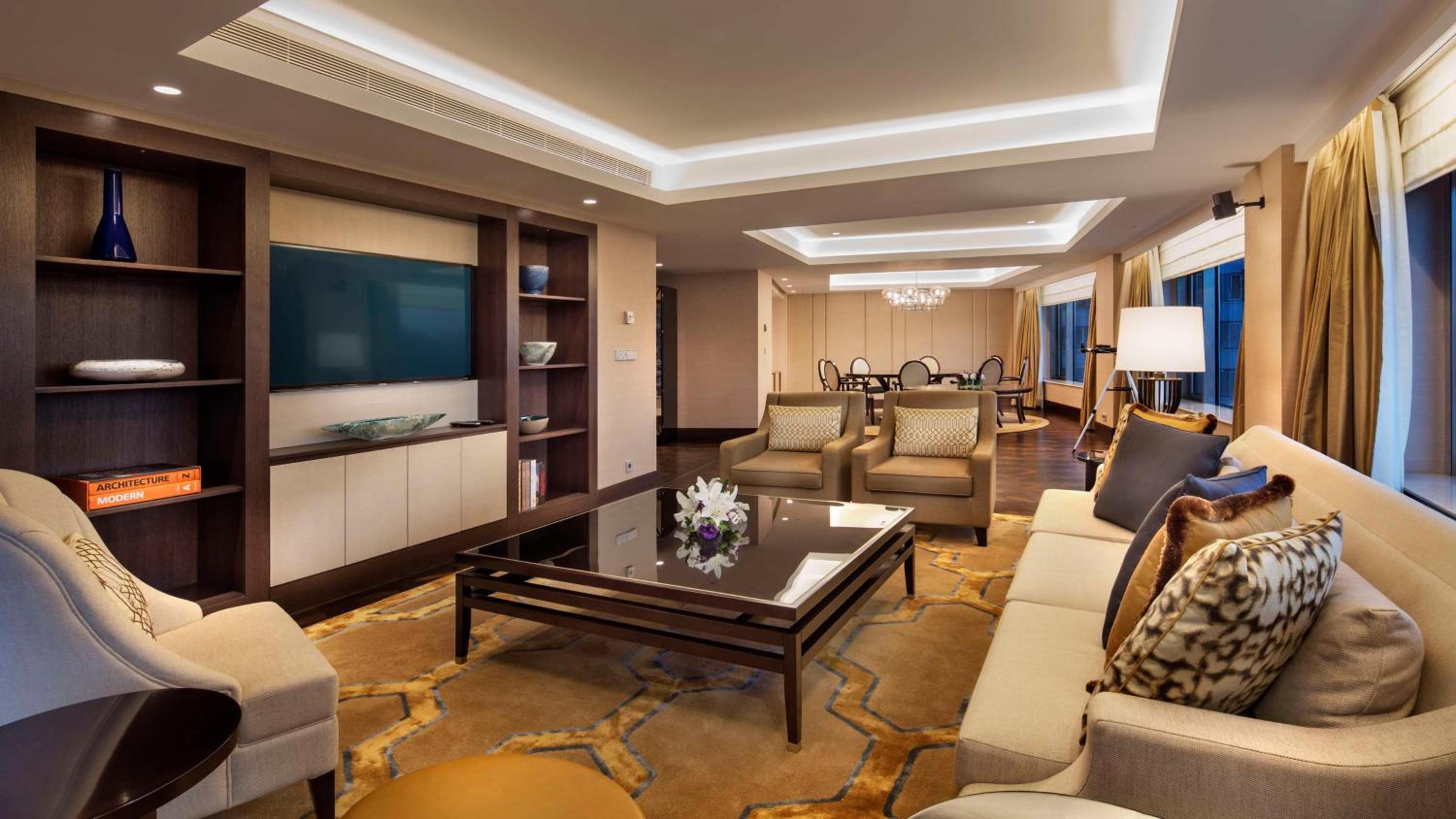 Presidential Suite - Lounge Access thumbnail 6