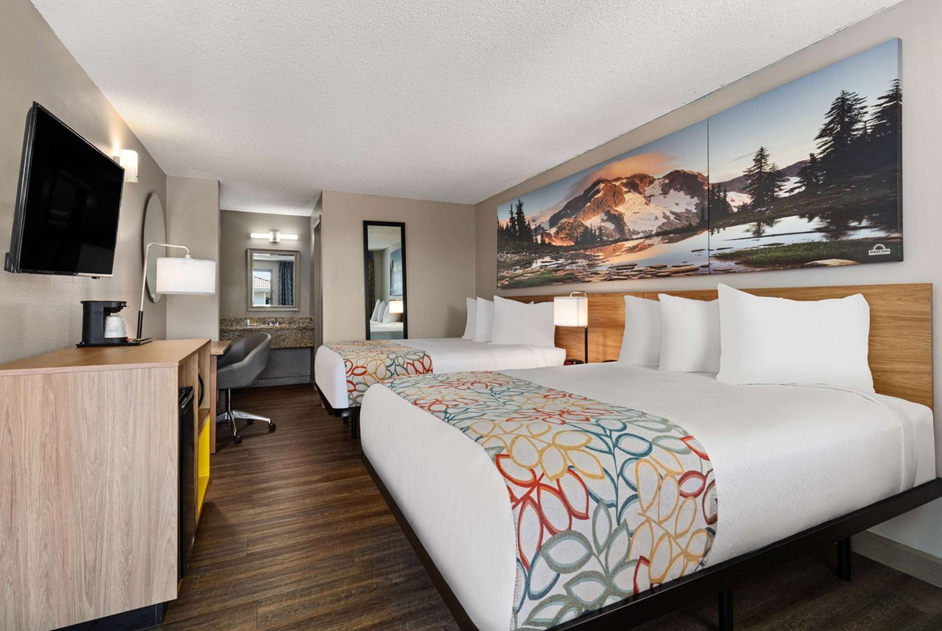 Queen Room with Two Queen Beds - Non-Smoking photo 1